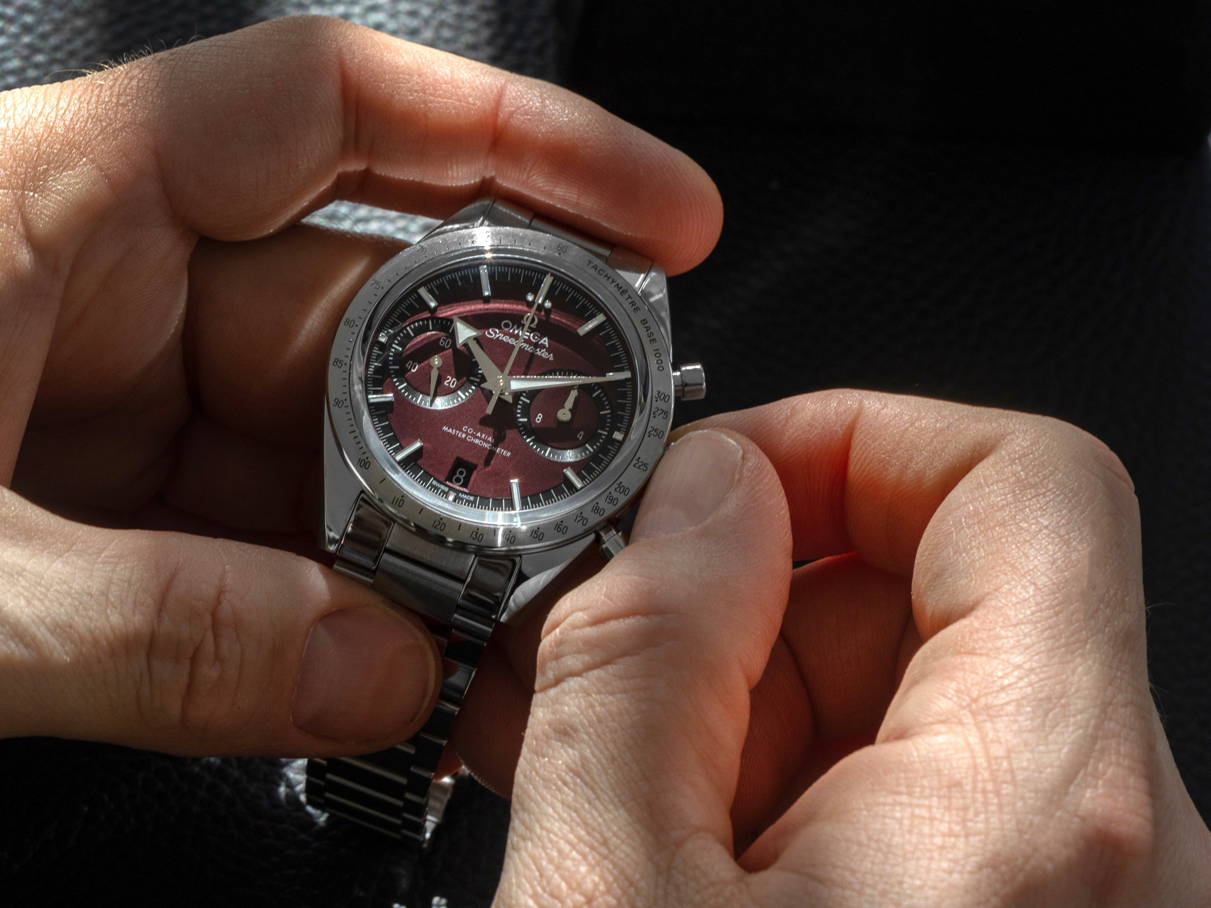 Omega Speedmaster Burgundy Zifferblatt Speedmaster 57