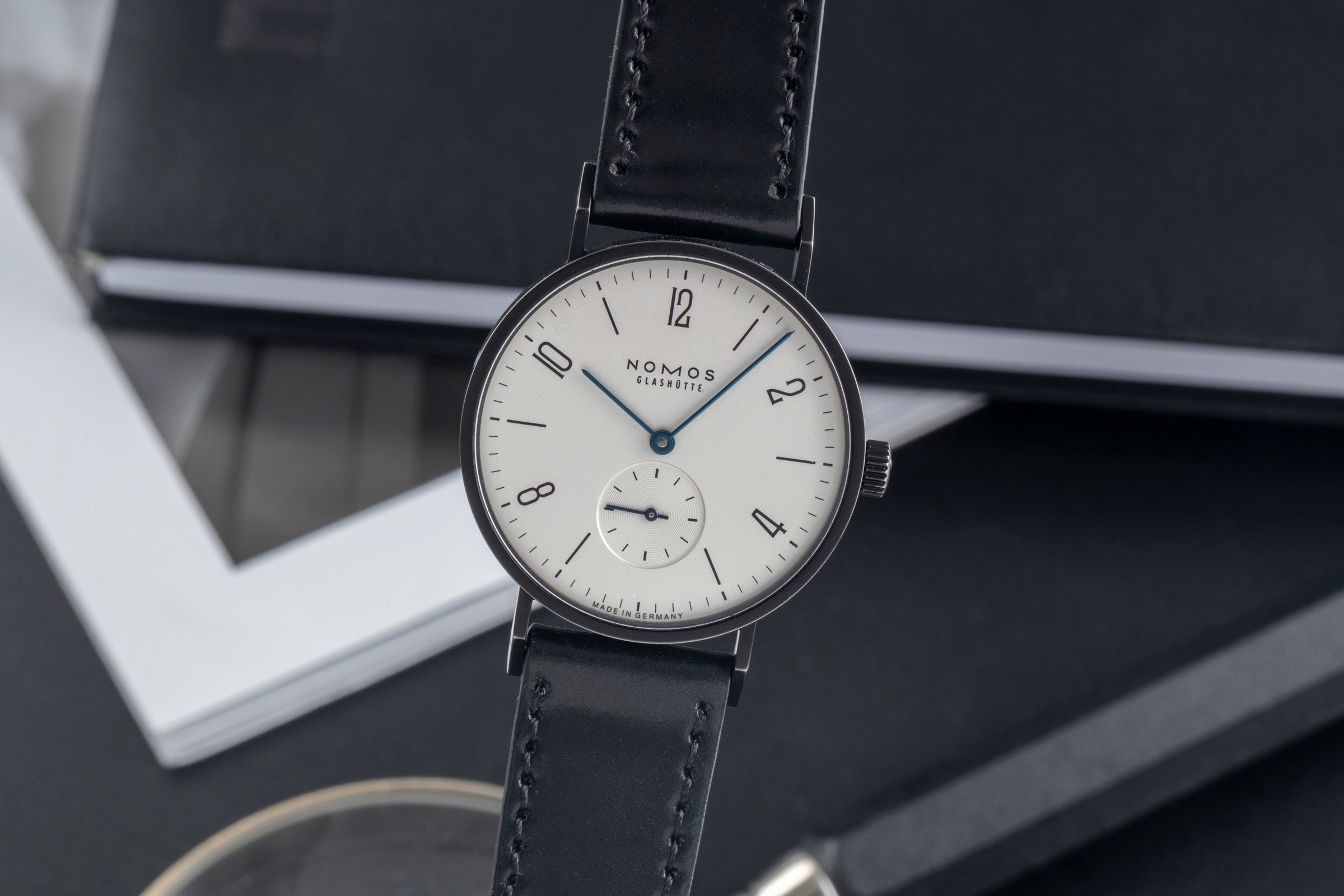 Nomos Tangente