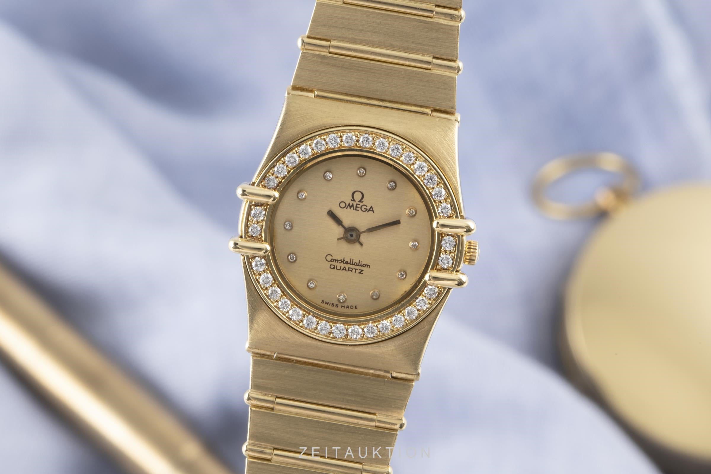 Omega Constellation 18 ct gold quartz women's watch 695.001  [2100422]