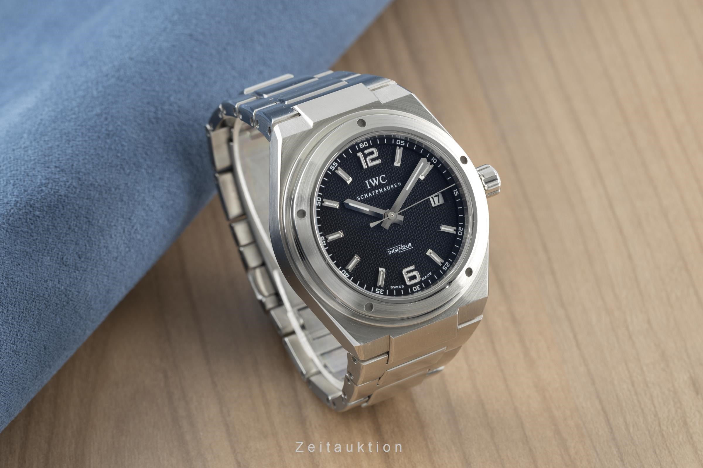 IWC Schaffhausen Ingenieur Automatik Datum Edelstahl Herrenuhr Ref. 322701 [2108331]