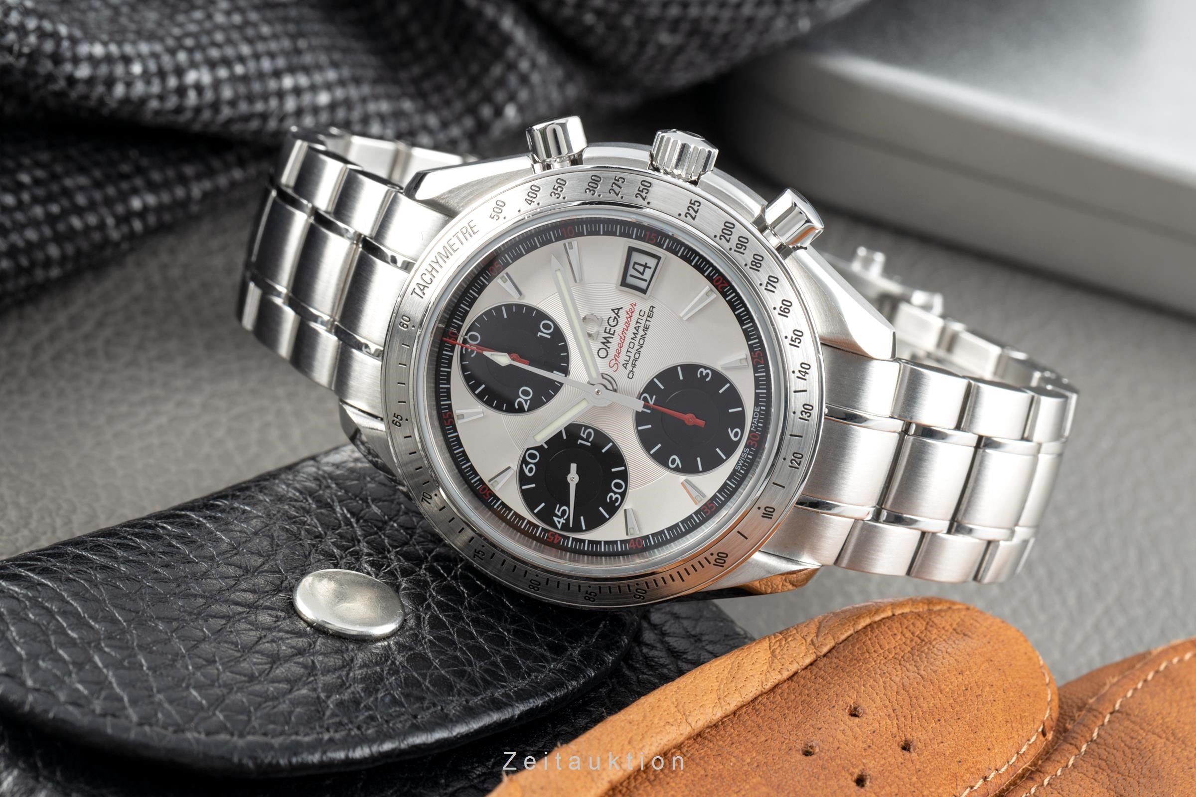 Omega Speedmaster Date chronographe acier automatique montre pour hommes 3211.31.00, 178.0055 LP: 7800EUR  [2111305]