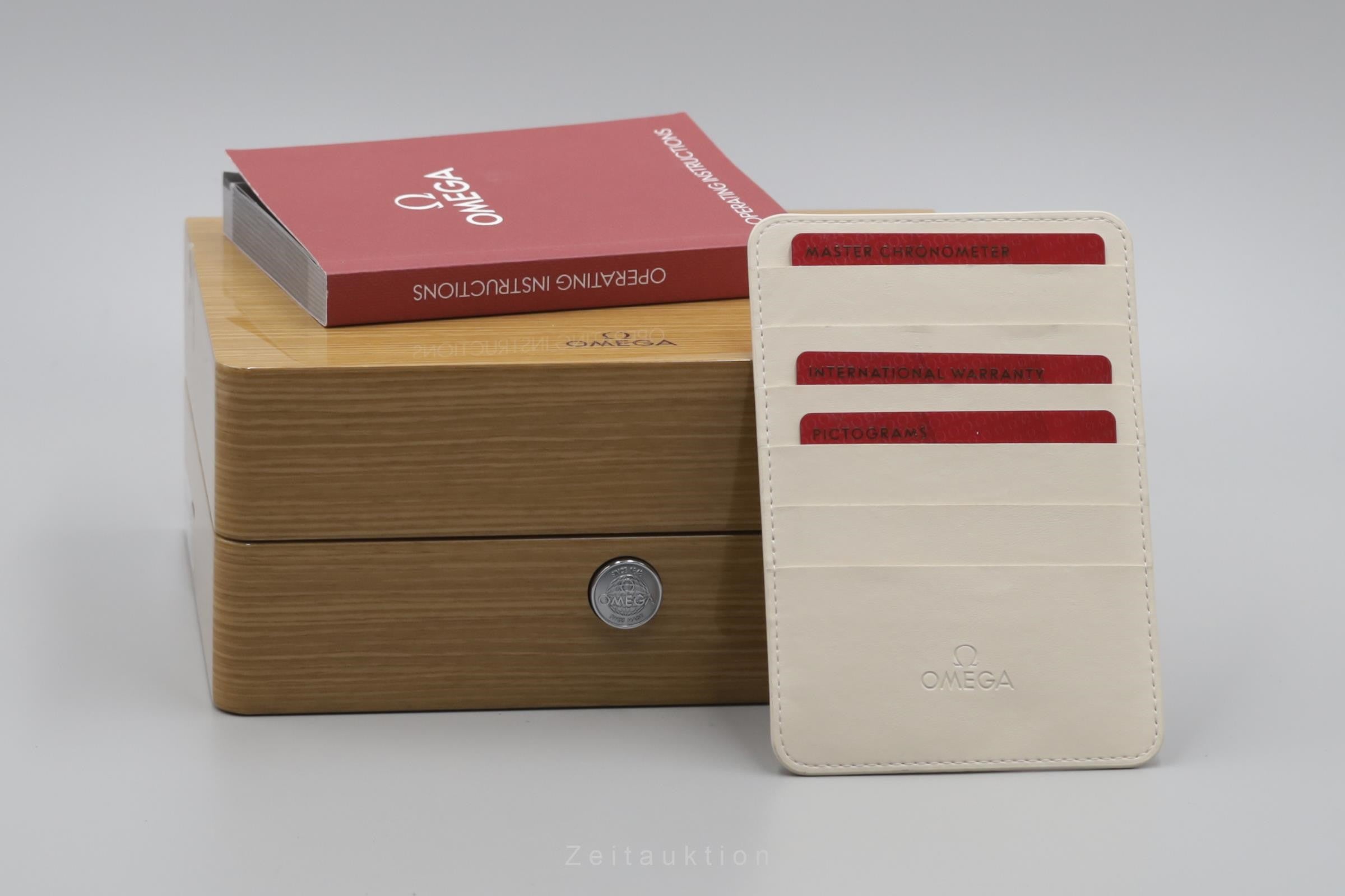 Omega Speedmaster cronografo acciaio automatismo orologio da uomo 304.30.44.52.01.001 LP: 10900EUR  [2200059]