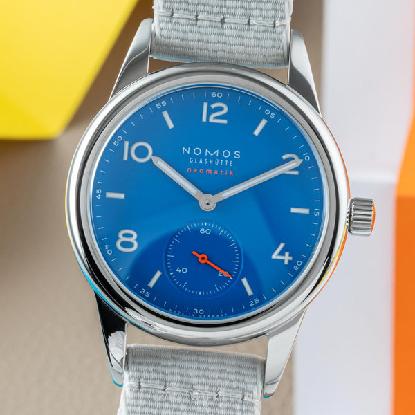 Nomos Club Neomatik 37 Signalblau Edelstahl Automatik Blau Ref. 742 NP: 2500,- € [2206380]