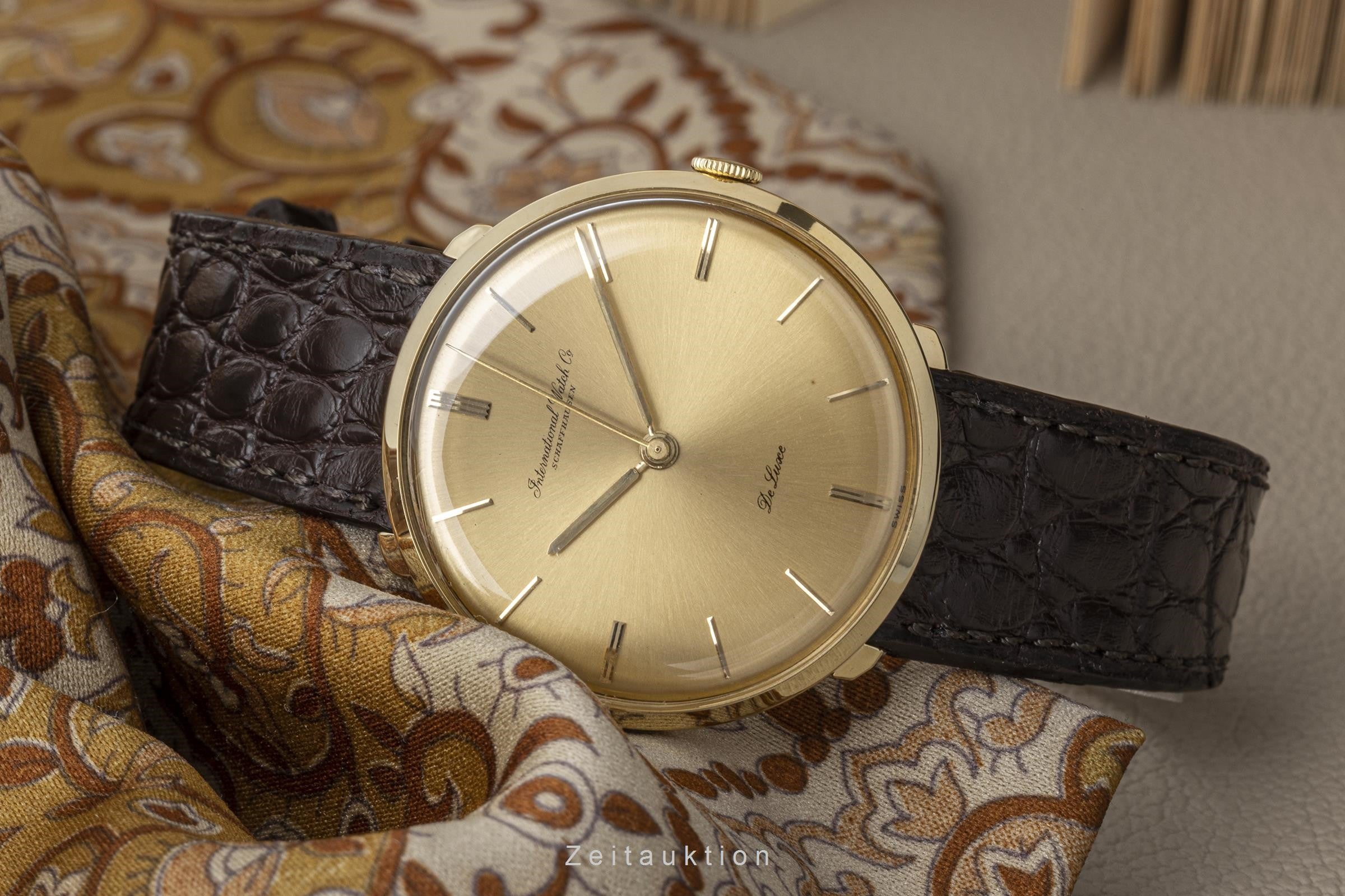 IWC De Luxe 18 ct gold manual winding men's watch  [2207306]