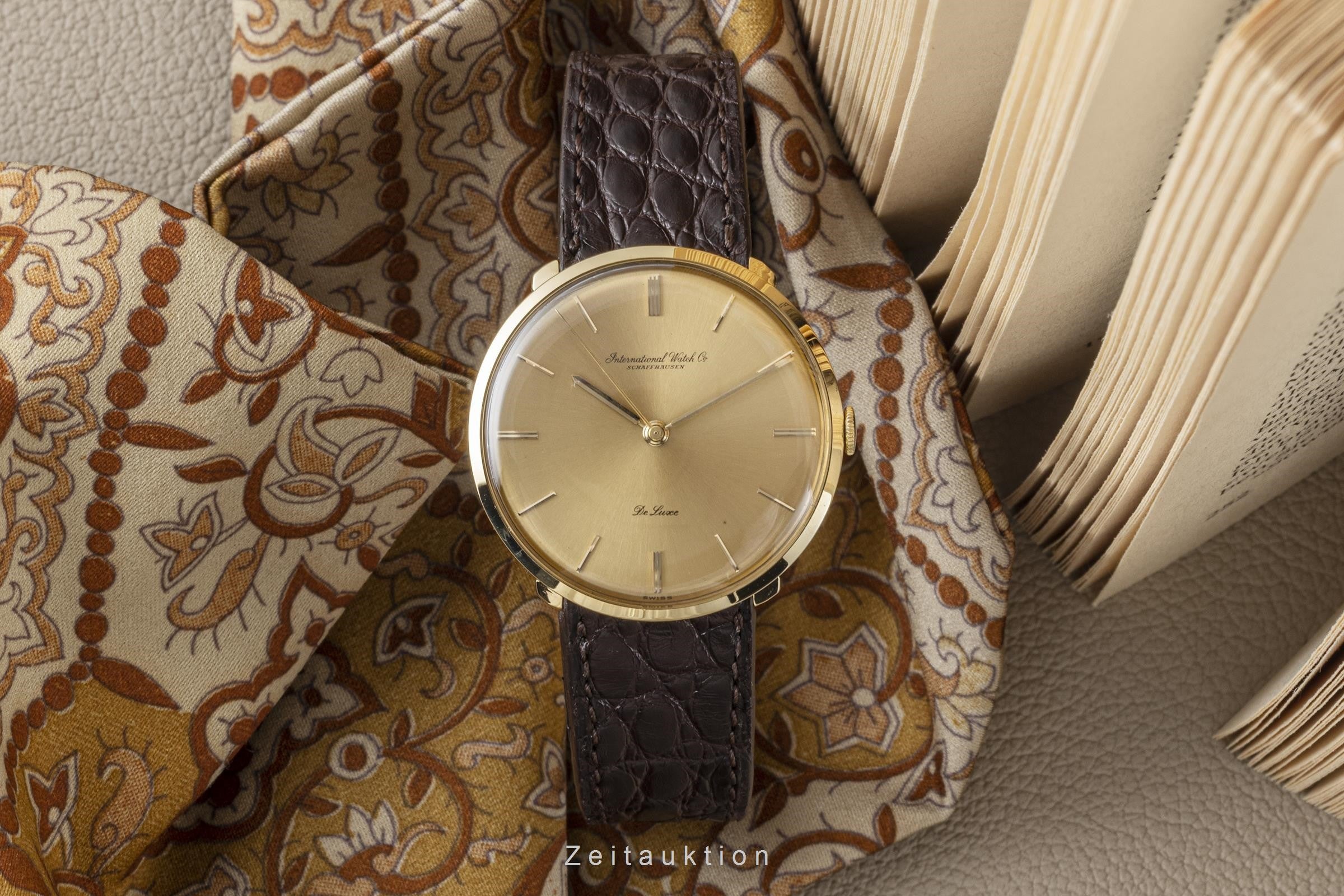 IWC De Luxe 18 ct gold manual winding men's watch  [2207306]