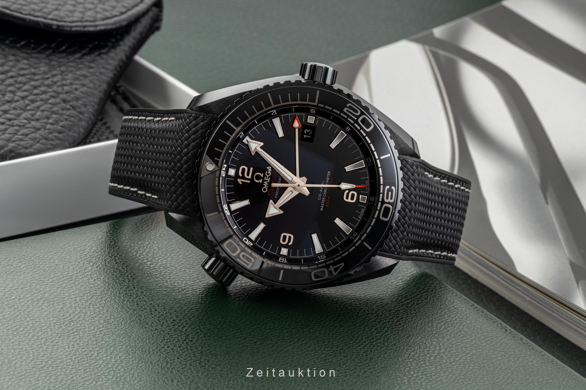 Omega Seamaster Planet Ocean GMT Deep Black 215.92.46.22.01.001 NP: 13100,- € [2300847]