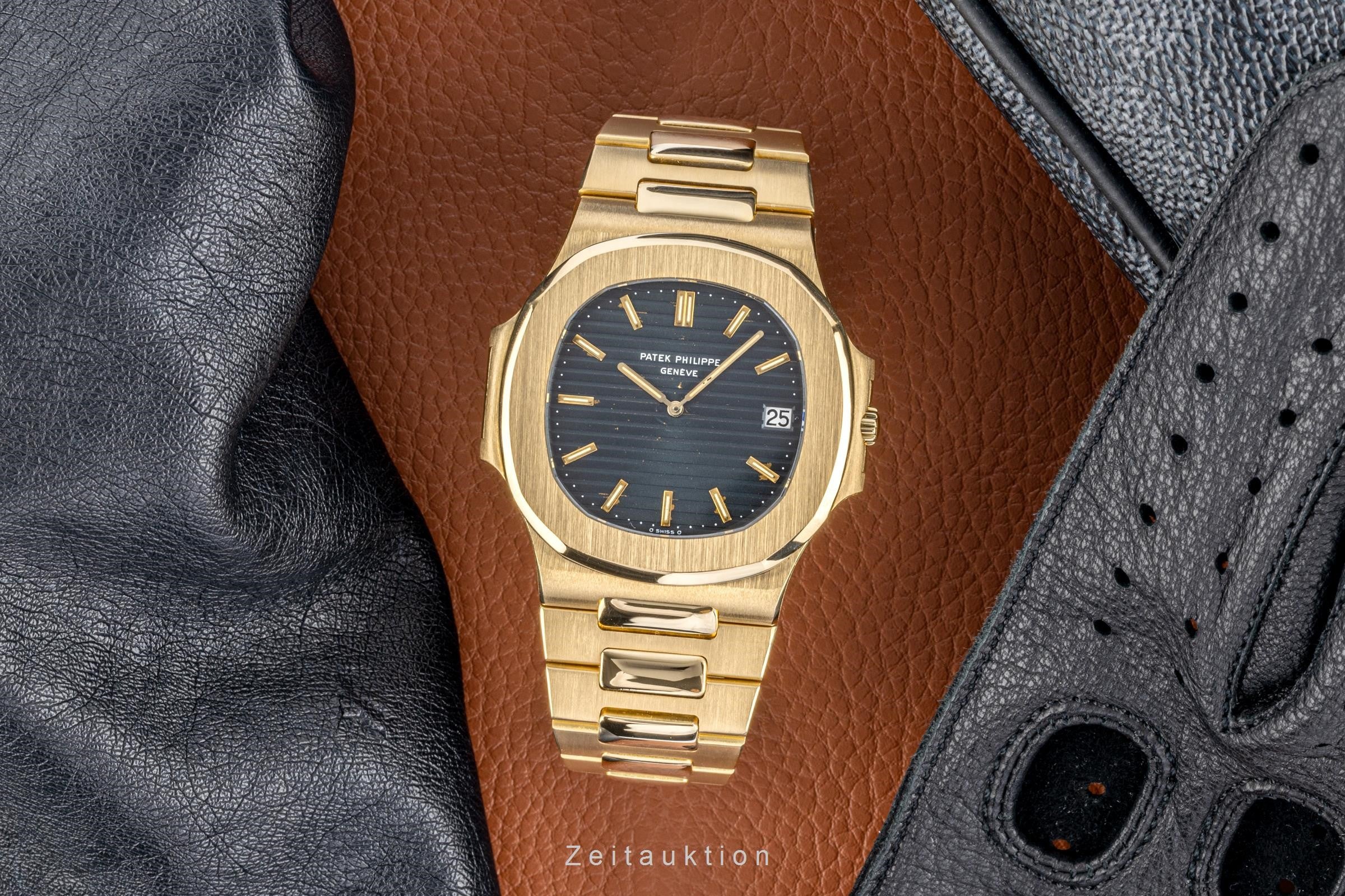 Patek Philippe Nautilus 18 ct gold automatic men's watch 3700/11J  [2300998]