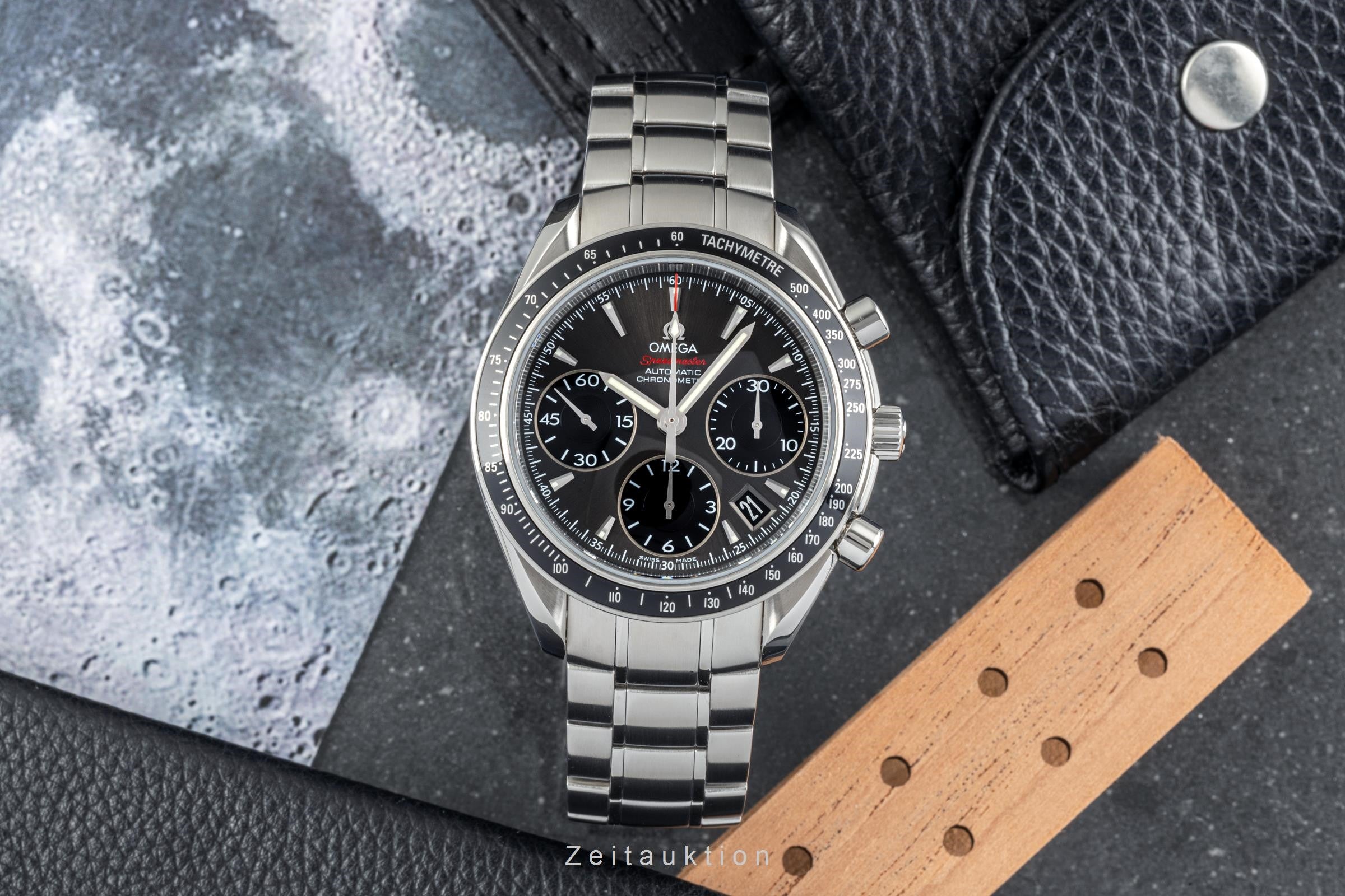 Omega Speedmaster chronograph steel automatic Kal. 3304 Ref