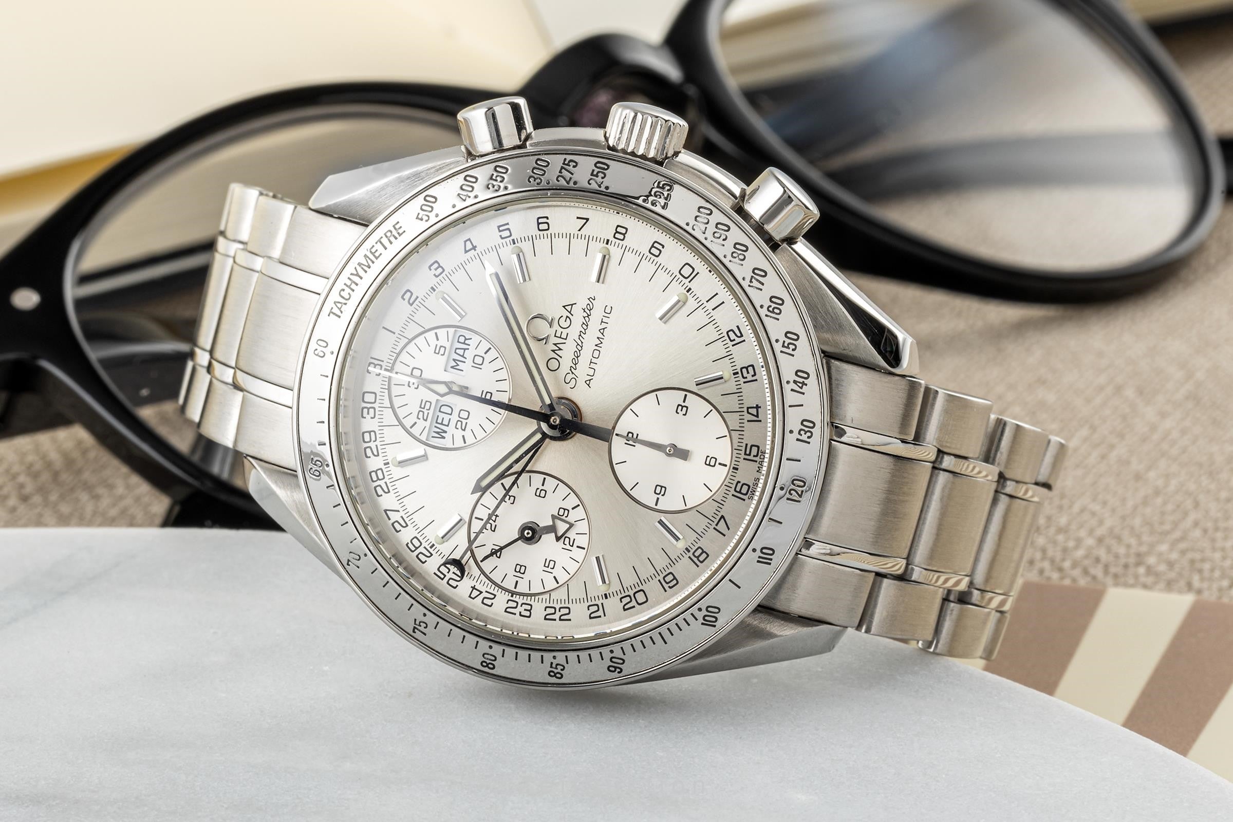 Omega Speedmaster Triple Date Chronograph Automatik Ref. 3523.30.00 VP: 6100 € [2304392]