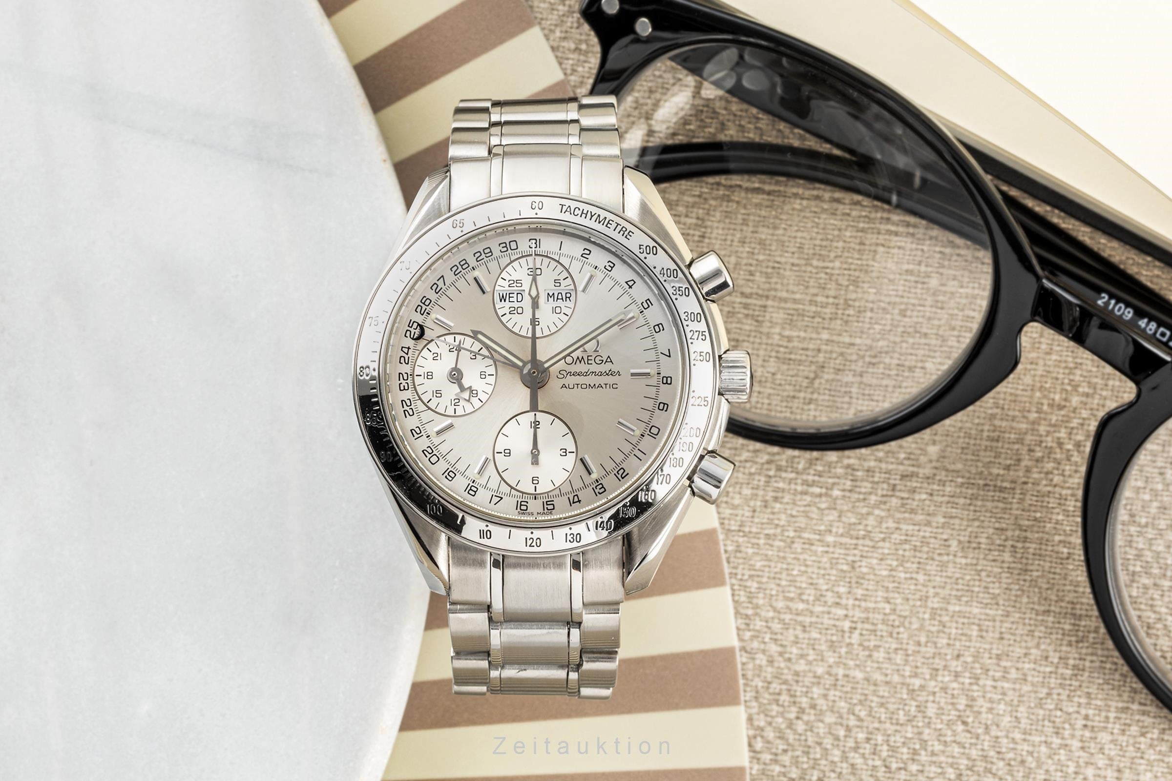 Omega Speedmaster Triple Date Chronograph Automatik Ref. 3523.30.00 VP: 6100 € [2304392]