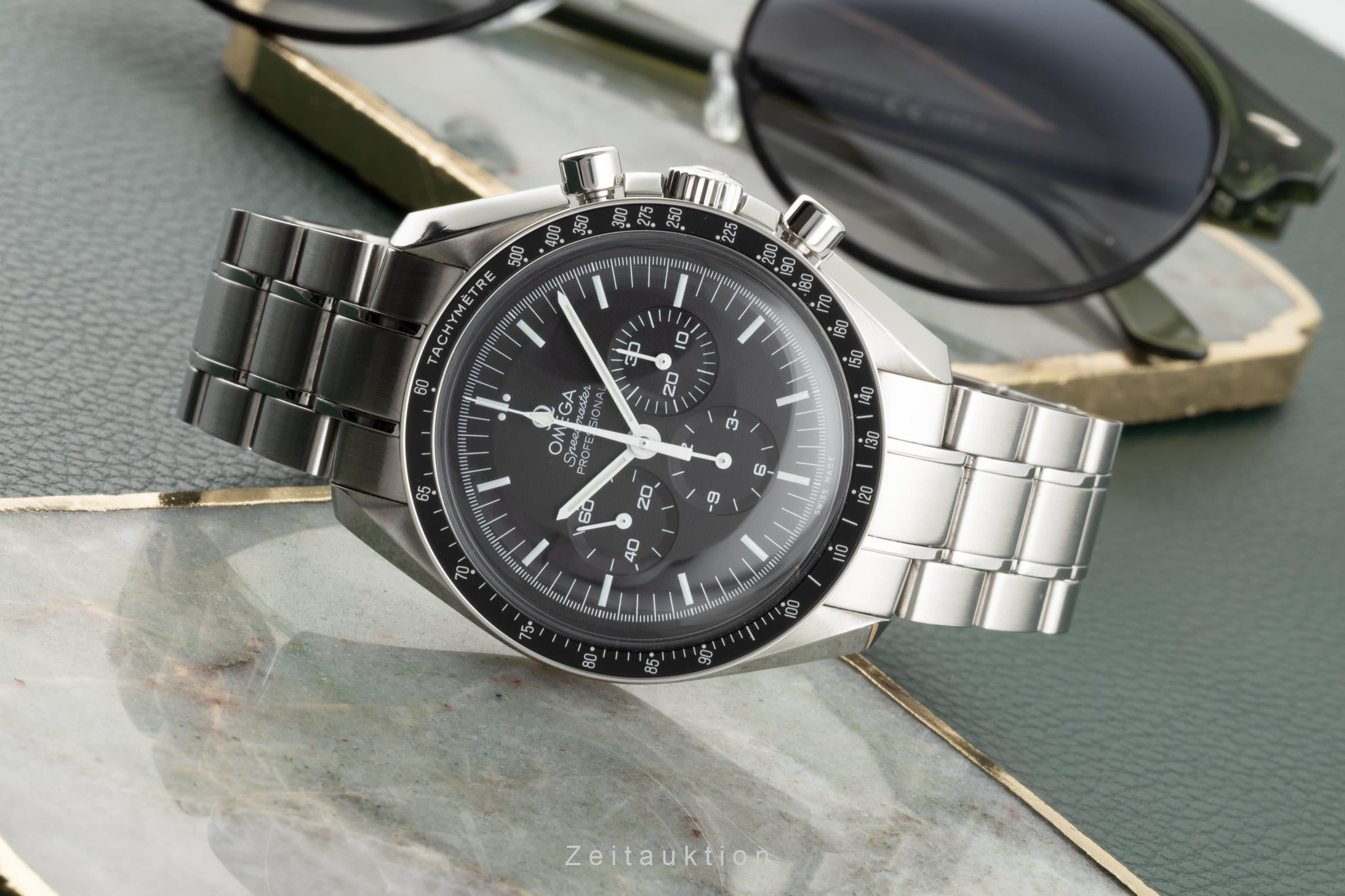 Omega Speedmaster Moonwatch chronograph steel manual winding men's watch 311.30.42.30.01.005 LP: 7600EUR  [2304427]