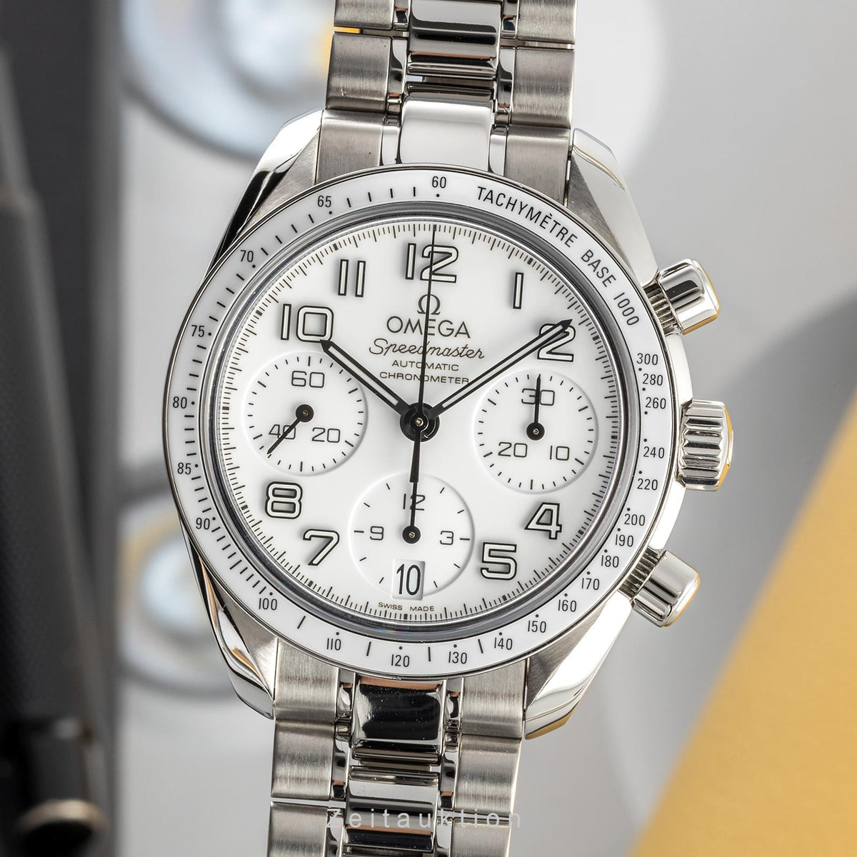 Omega Speedmaster chronograph steel automatic Kal. 3304 Ref 