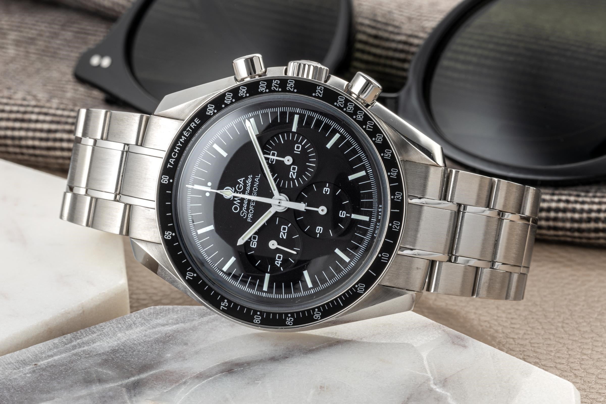 Omega Speedmaster Moonwatch chronographe acier à remontage manuel montre pour hommes 311.30.42.30.01.005 LP: 7600EUR  [2304855]