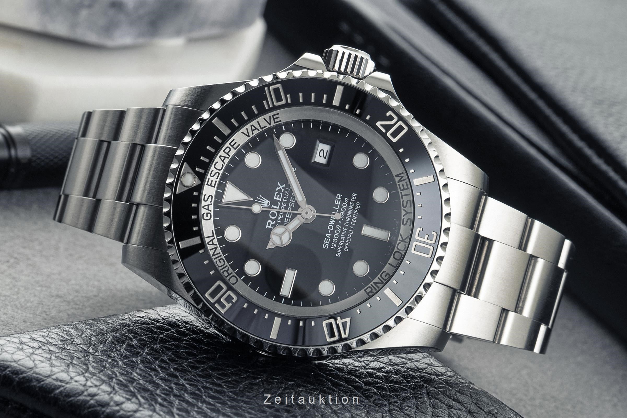 Rolex Sea-Dweller Stahl Automatik 3235 126660 2305208