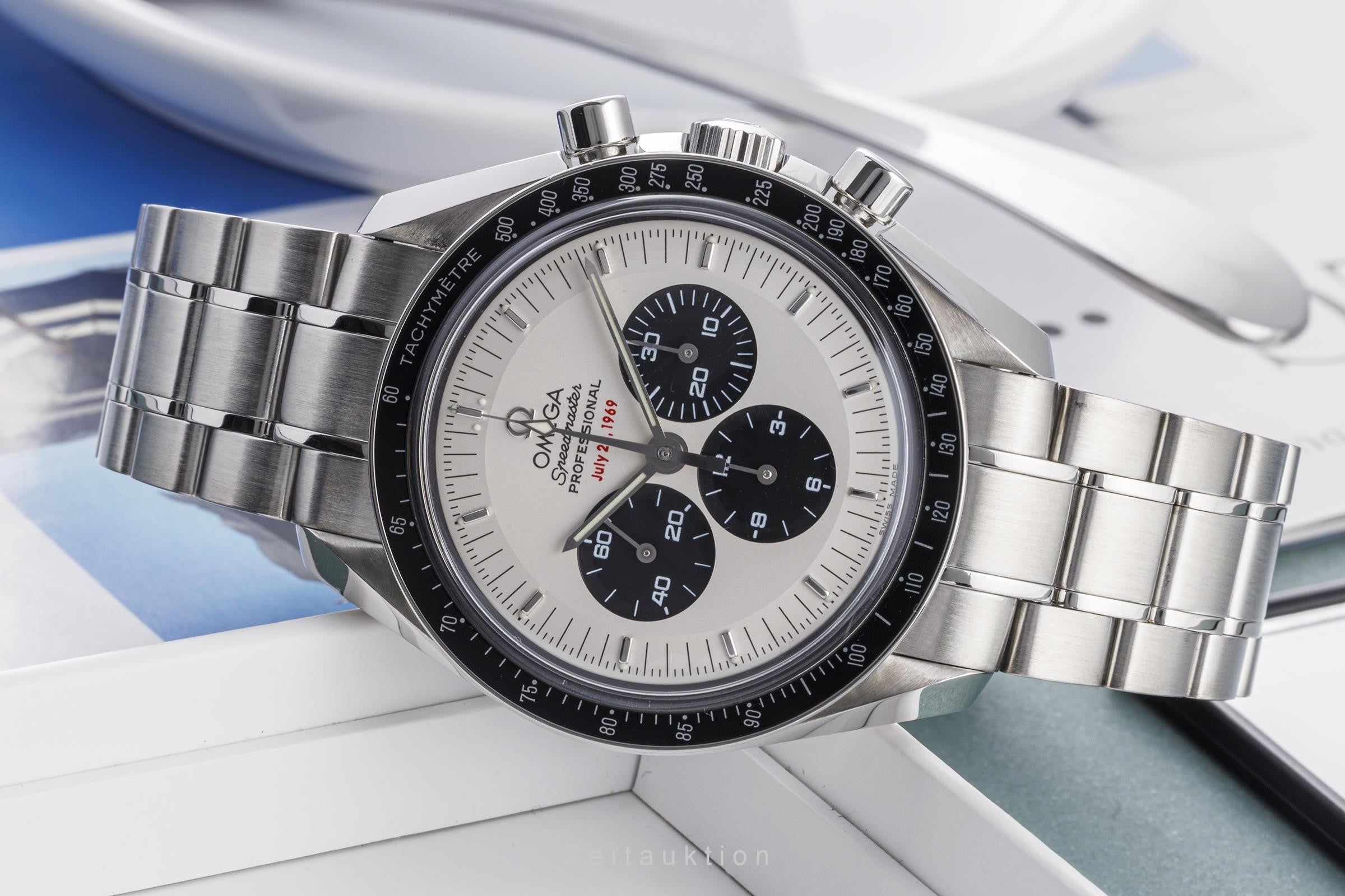 Omega Speedmaster Moonwatch Apollo 11 Panda Chronograph Ref. 3569.31.00 B&P [2305735]