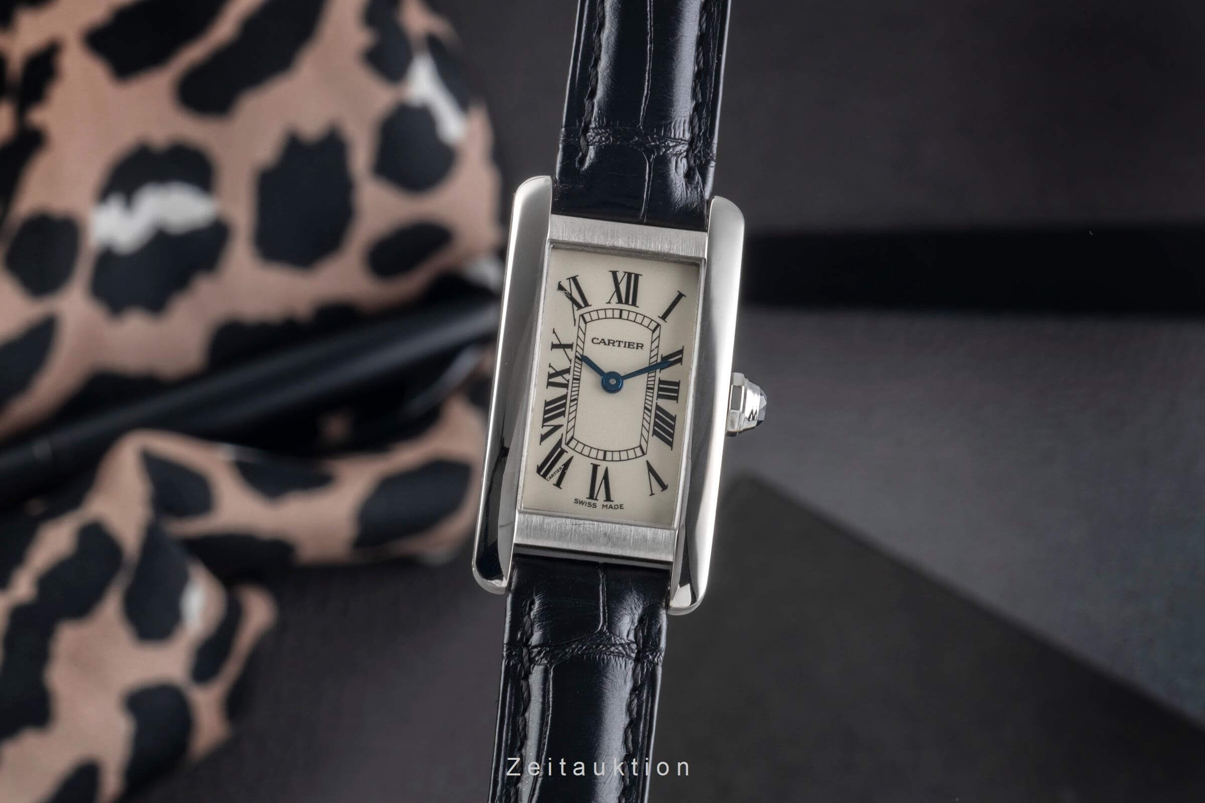 Cartier Tank Américaine Lady 18K Weissgold Damenuhr Gold Ref. W2601956 Klassiker [2500189]