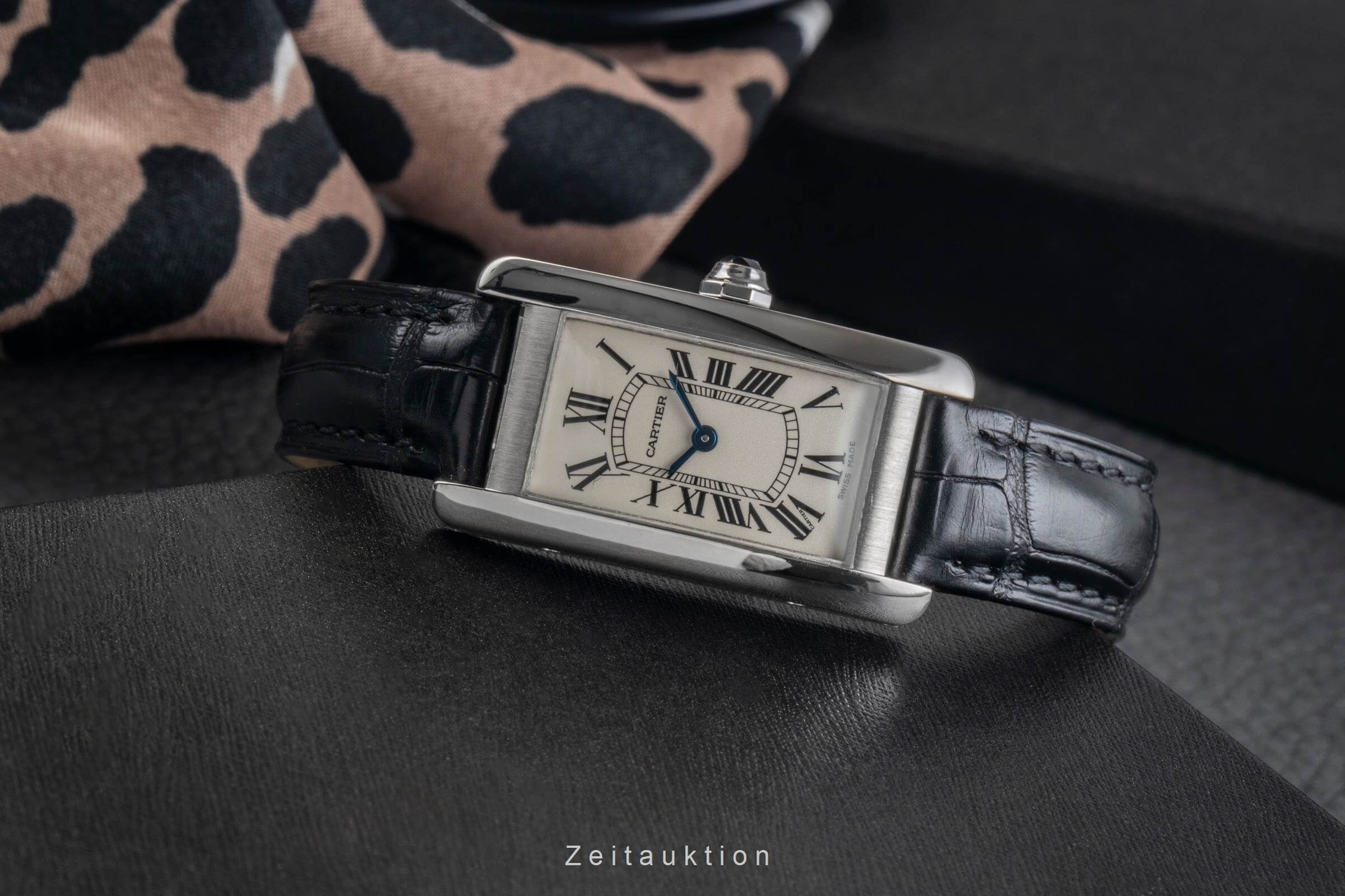 Cartier Tank Américaine Lady 18K Weissgold Damenuhr Gold Ref. W2601956 Klassiker [2500189]