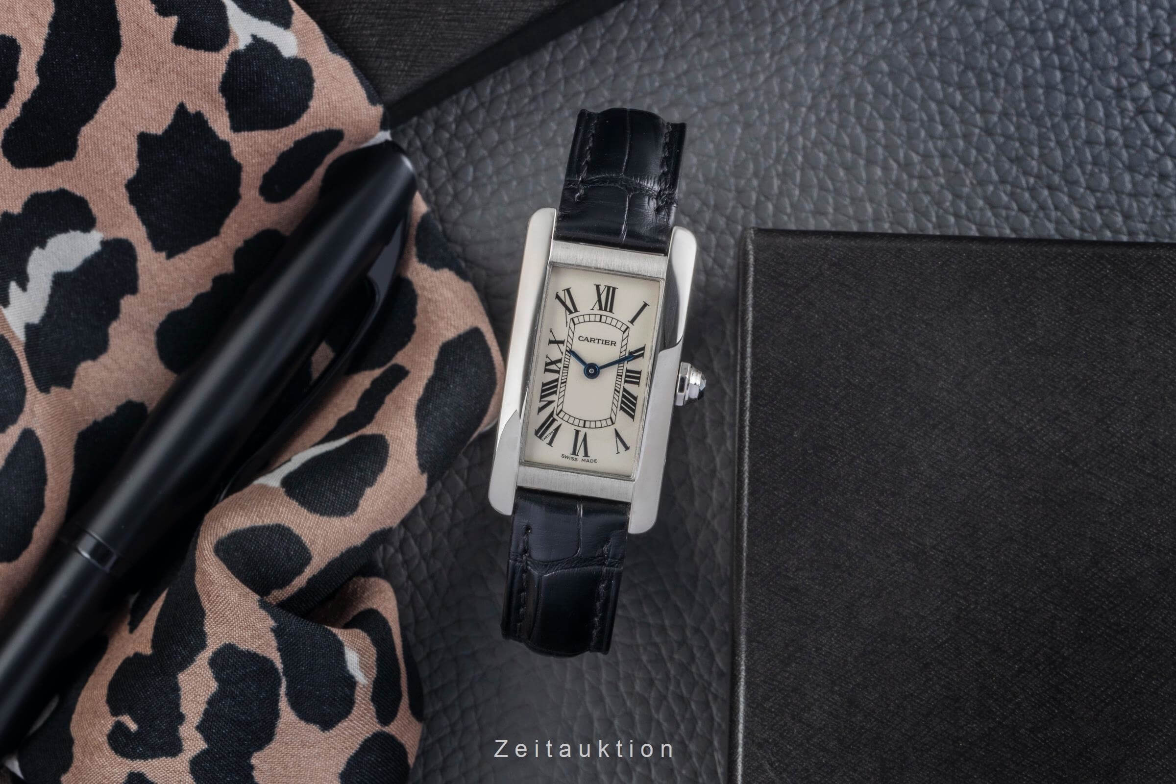 Cartier Tank Américaine Lady 18K Weissgold Damenuhr Gold Ref. W2601956 Klassiker [2500189]