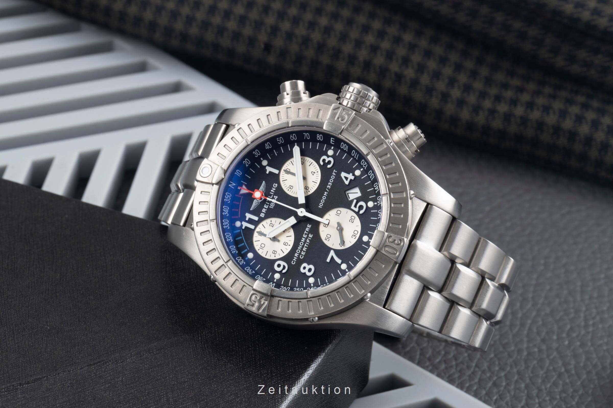 Breitling Avenger chronograph titanium quartz men's watch E73360  [2500379]