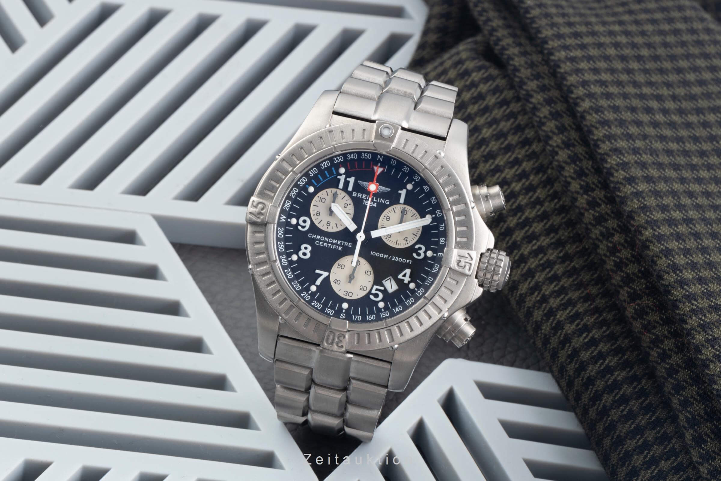 Breitling Avenger chronograph titanium quartz men's watch E73360  [2500379]