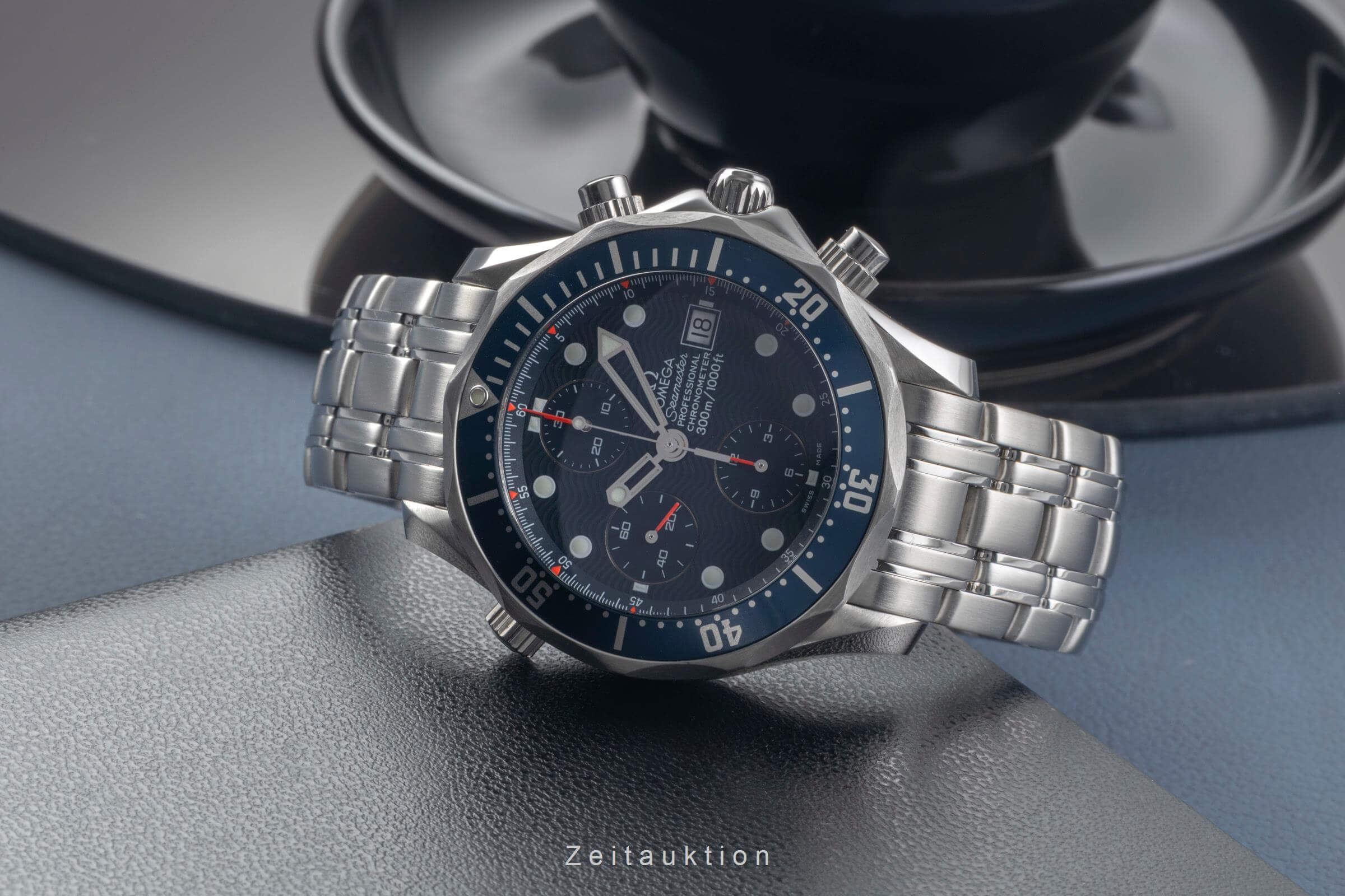 OMEGA時計 Omega Speedmaster Triple Date Chronograph black dial 39mm | Sansom