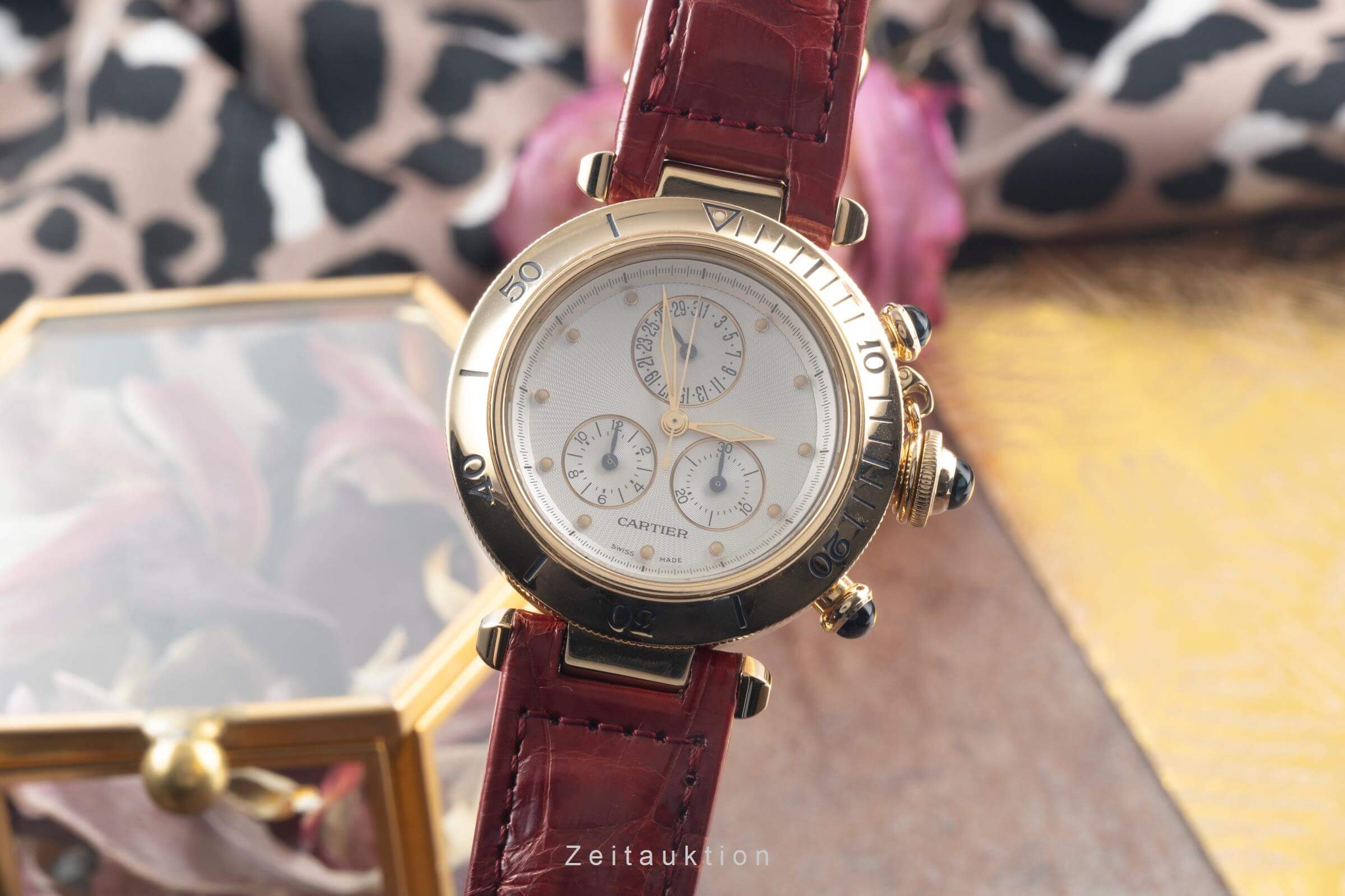 Cartier Pasha chronographe or 18 ct quartz montre pour femmes W3012051  [2501045]