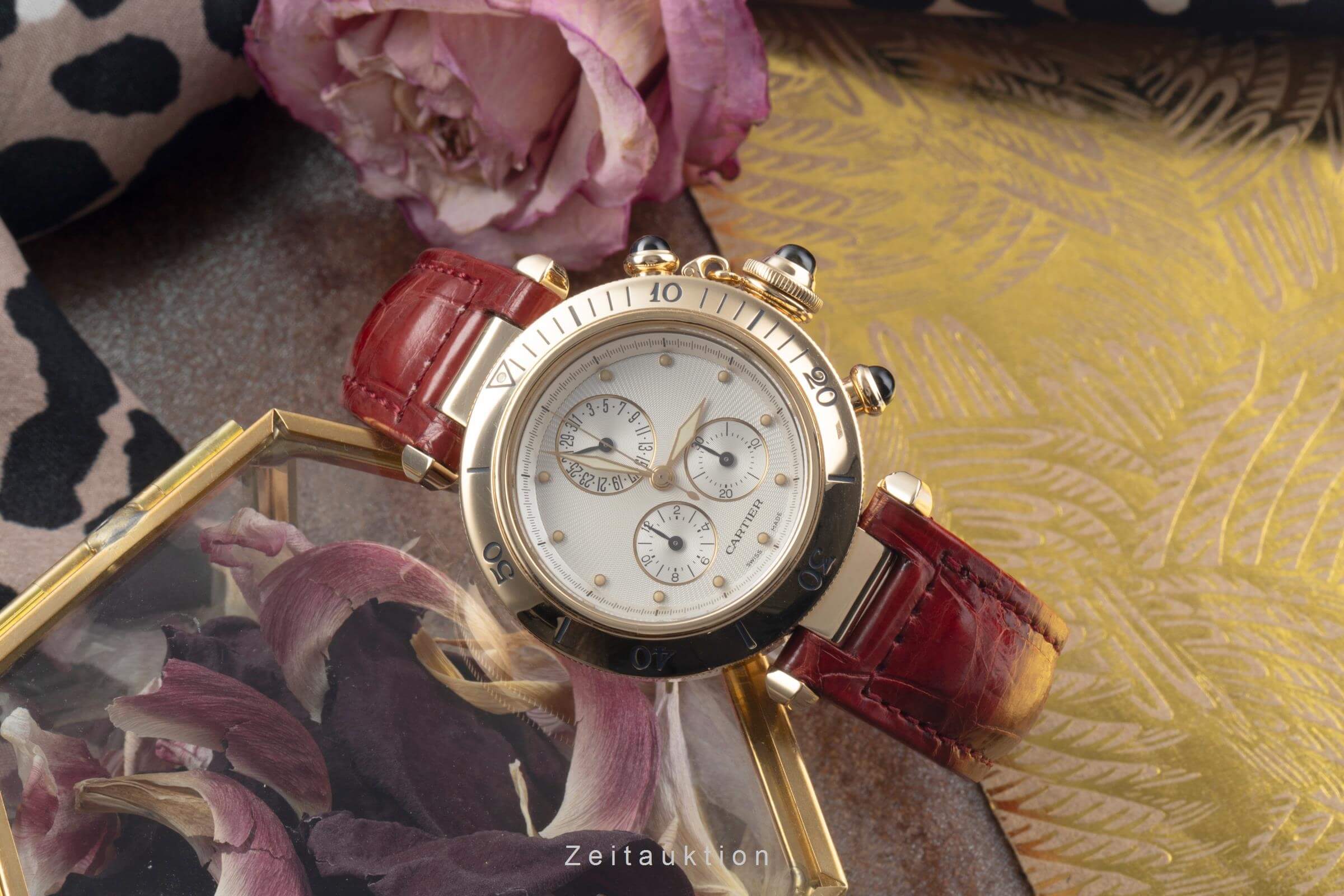 Cartier Pasha chronographe or 18 ct quartz montre pour femmes W3012051  [2501045]