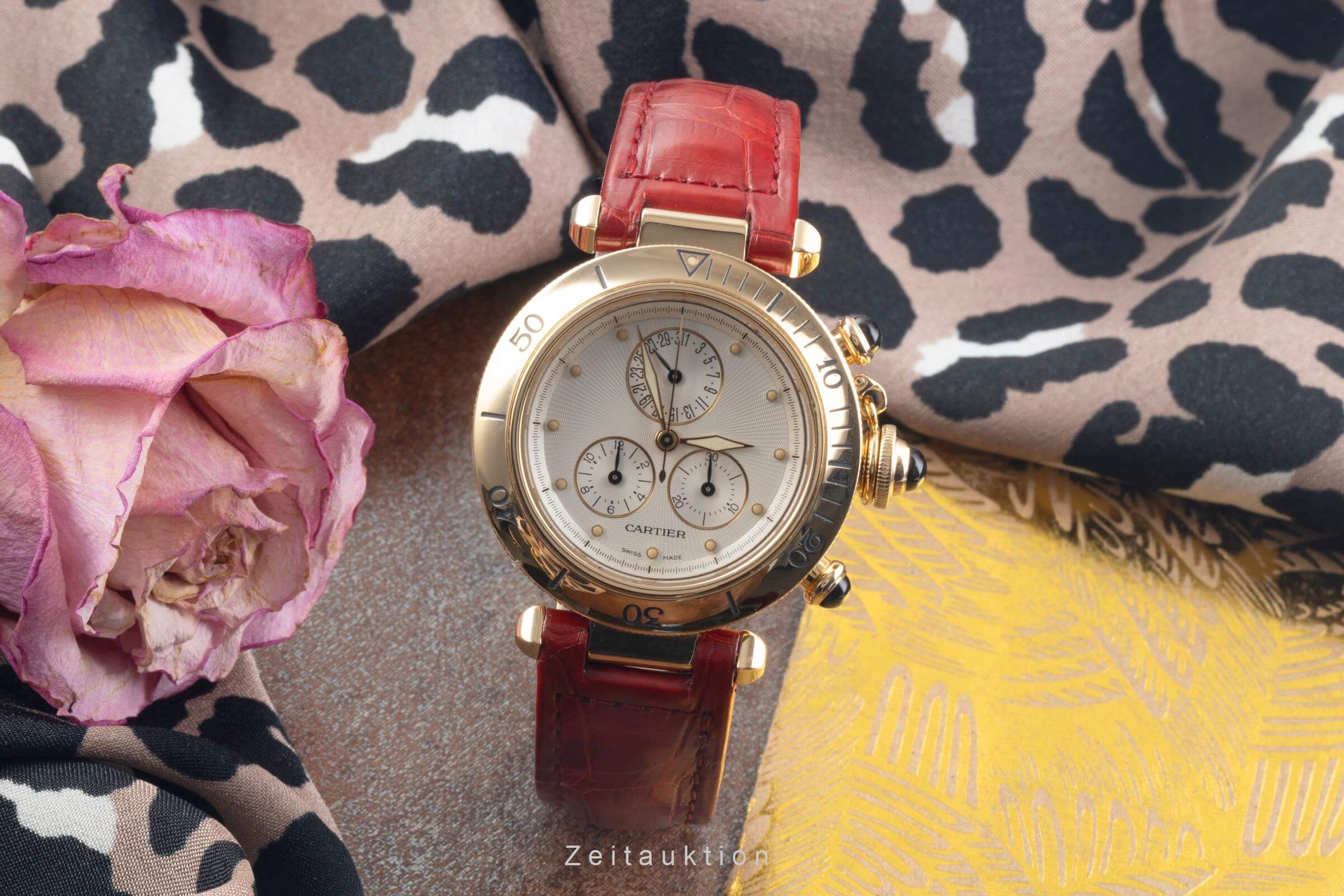 Cartier Pasha chronographe or 18 ct quartz montre pour femmes W3012051  [2501045]