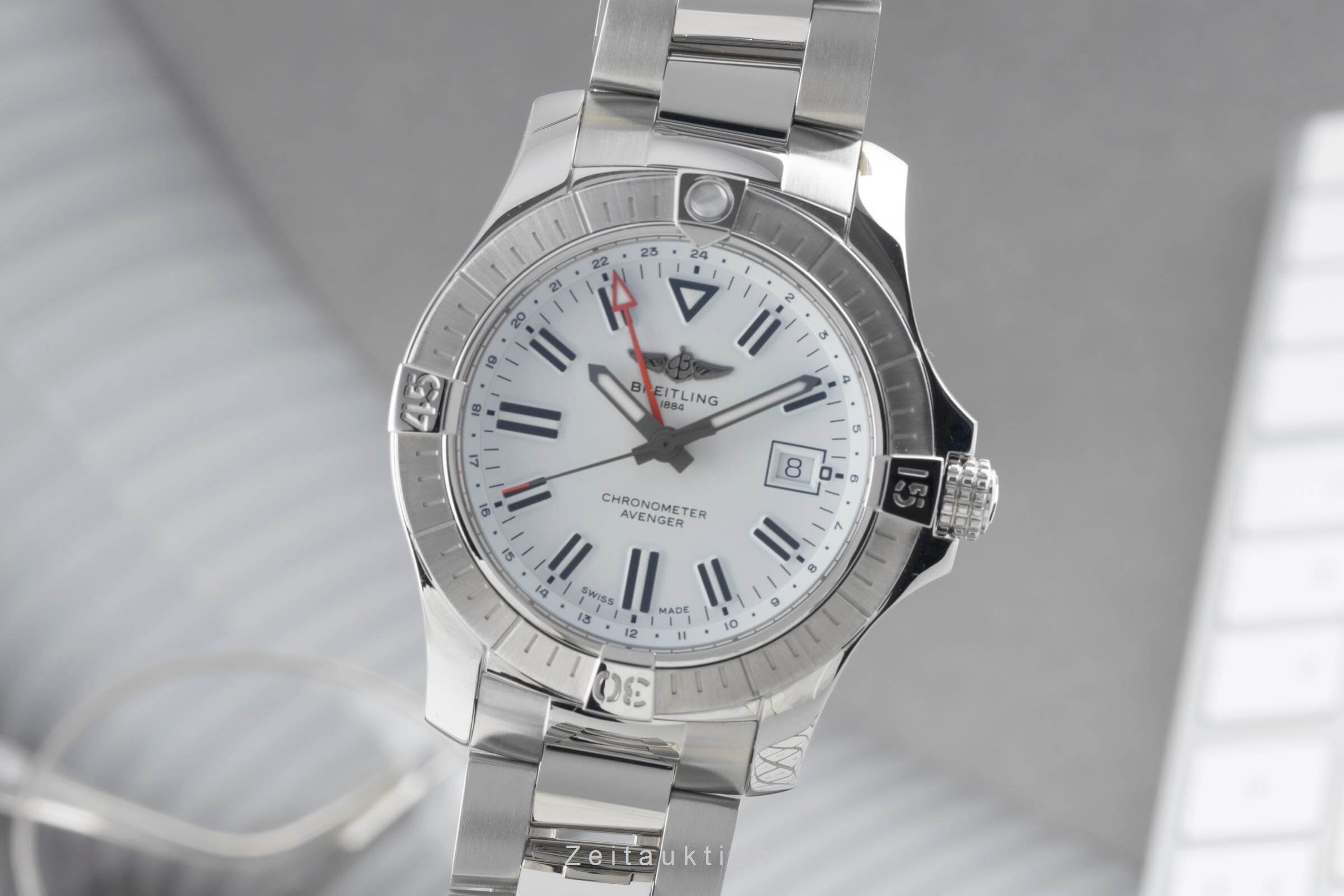 Breitling Avenger II GMT steel automatic Kal. B32 Ref