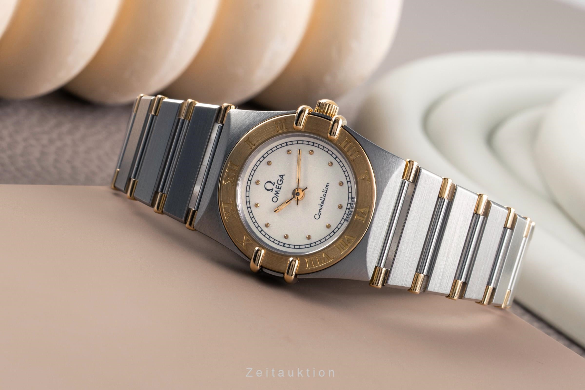 Omega Constellation steel / gold quartz women's watch 1370.20.00  [2502071]