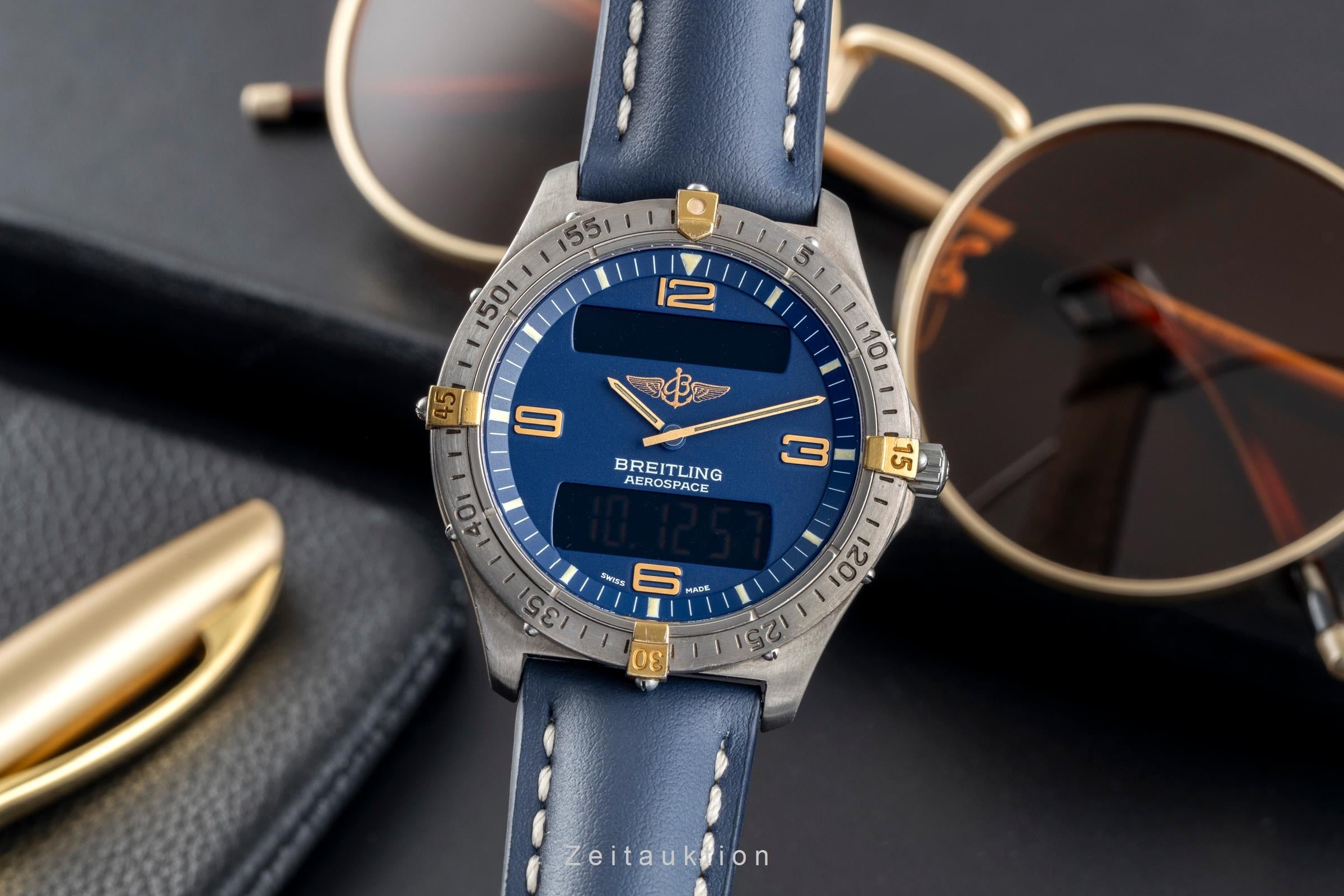 Breitling Aerospace Chronograph Titan / Gold Herrenuhr Ref. F56062 Klassiker [2502510]