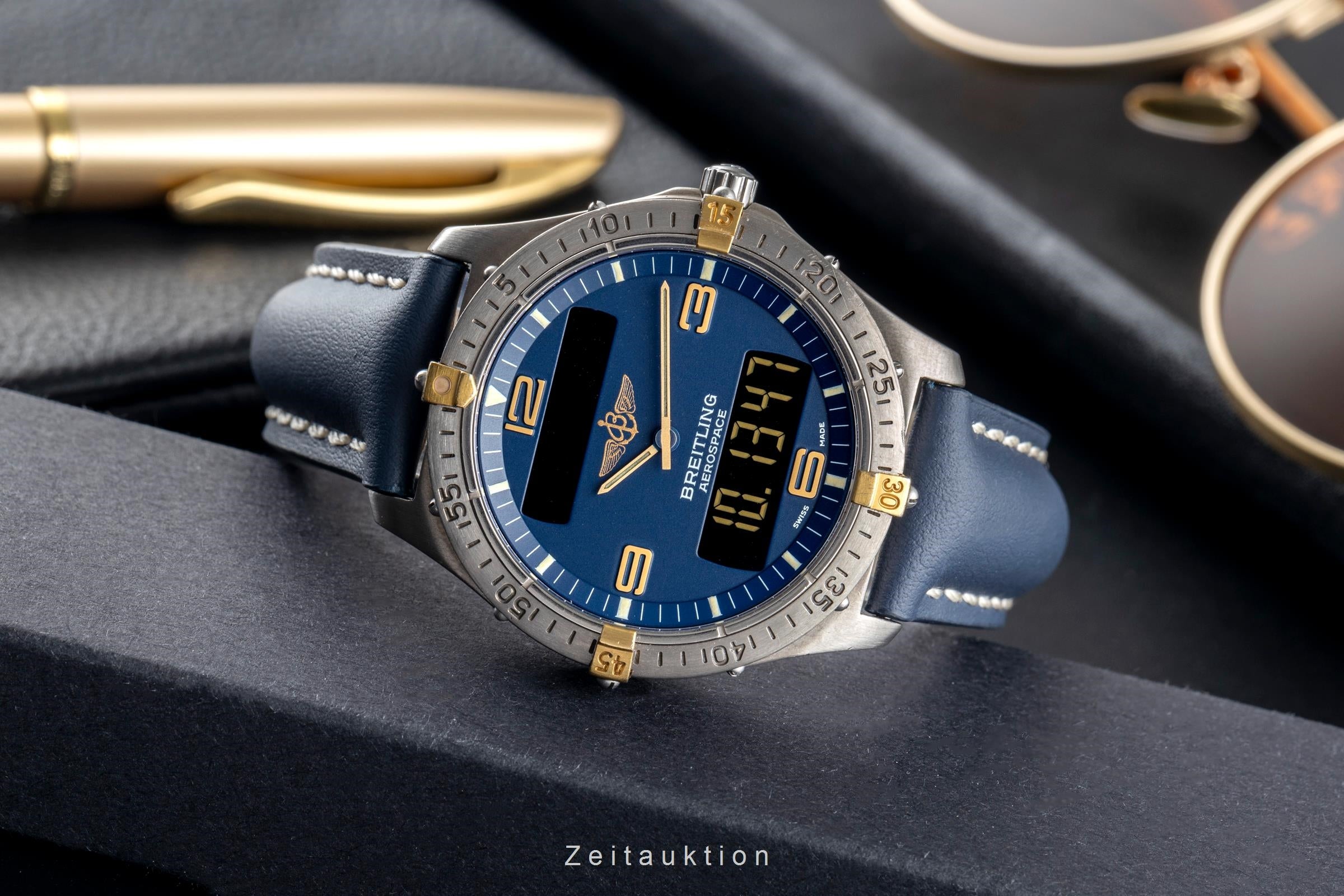 Breitling Aerospace Chronograph Titan / Gold Herrenuhr Ref. F56062 Klassiker [2502510]