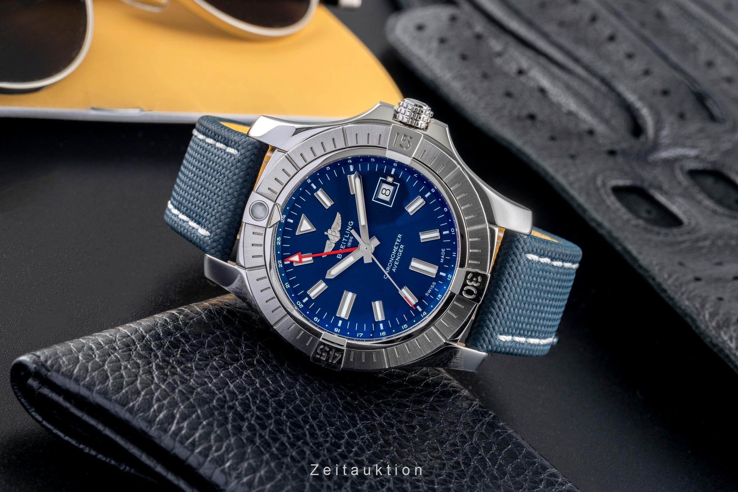 Breitling Avenger II GMT acciaio automatismo B32 A32395