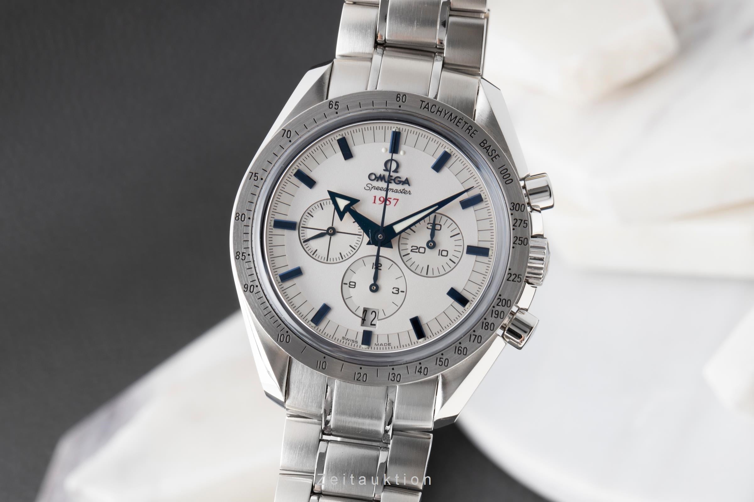 Omega Speedmaster chronograph steel automatic Kal. 3313C Ref