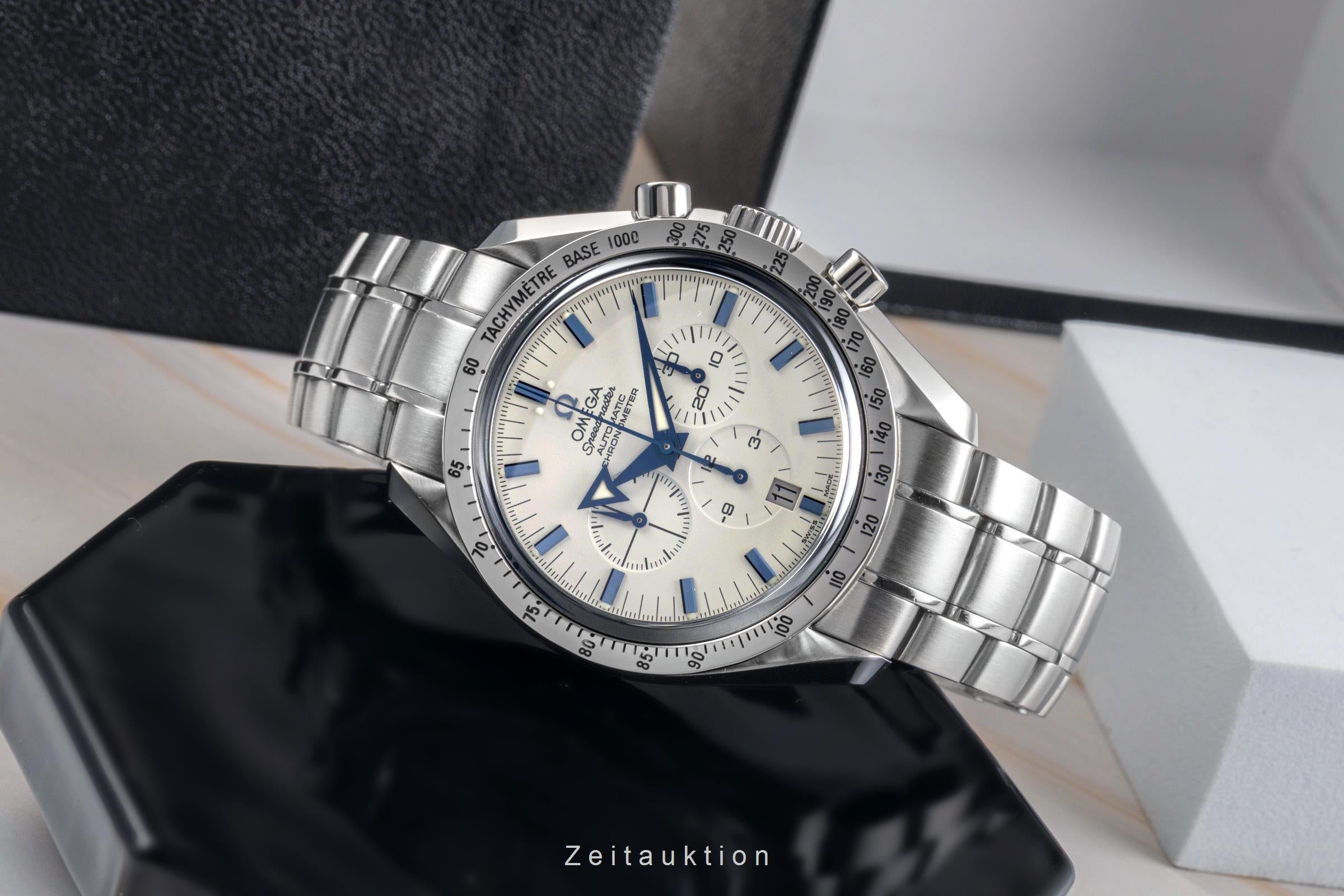 Omega Speedmaster chronograph steel automatic Kal. 3303 Ref