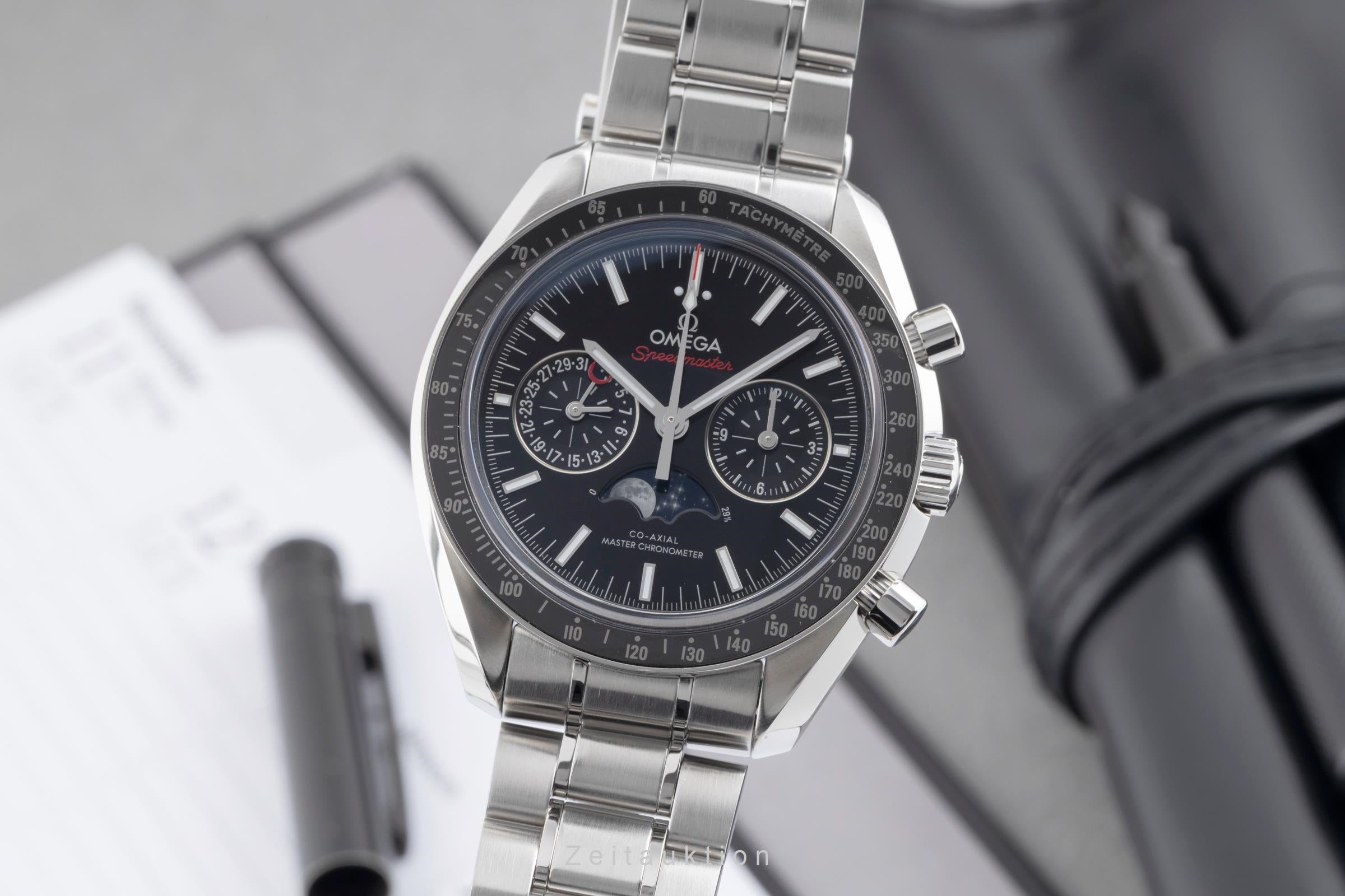 Omega Speedmaster chronograph steel automatic men's watch 304.30.44.52.01.001 LP: 12600EUR  [2503684]