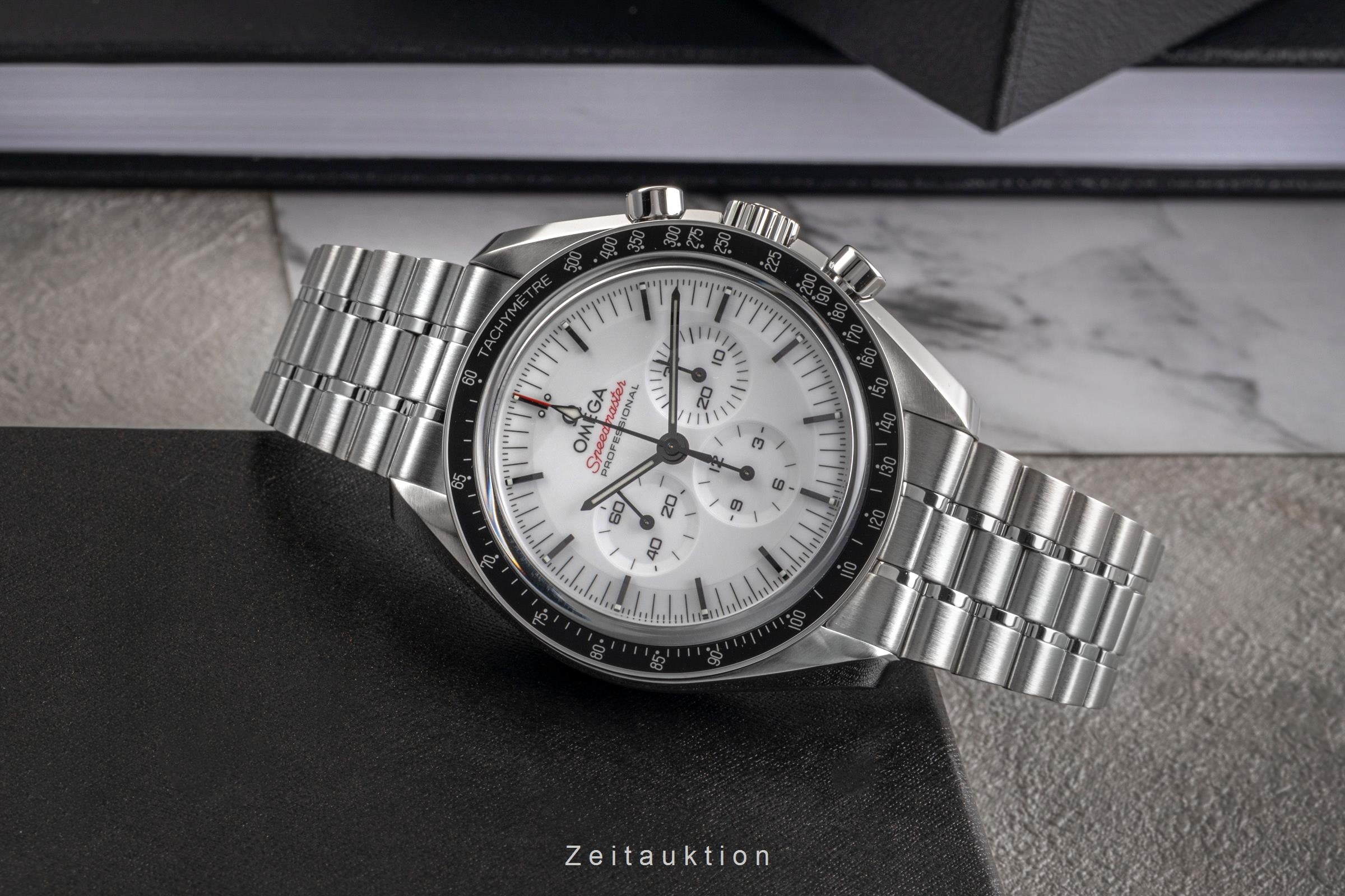 Omega Speedmaster Moonwatch chronograph steel manual winding men's watch 310.30.42.50.04.001 LP: 8800EUR  [2504073]
