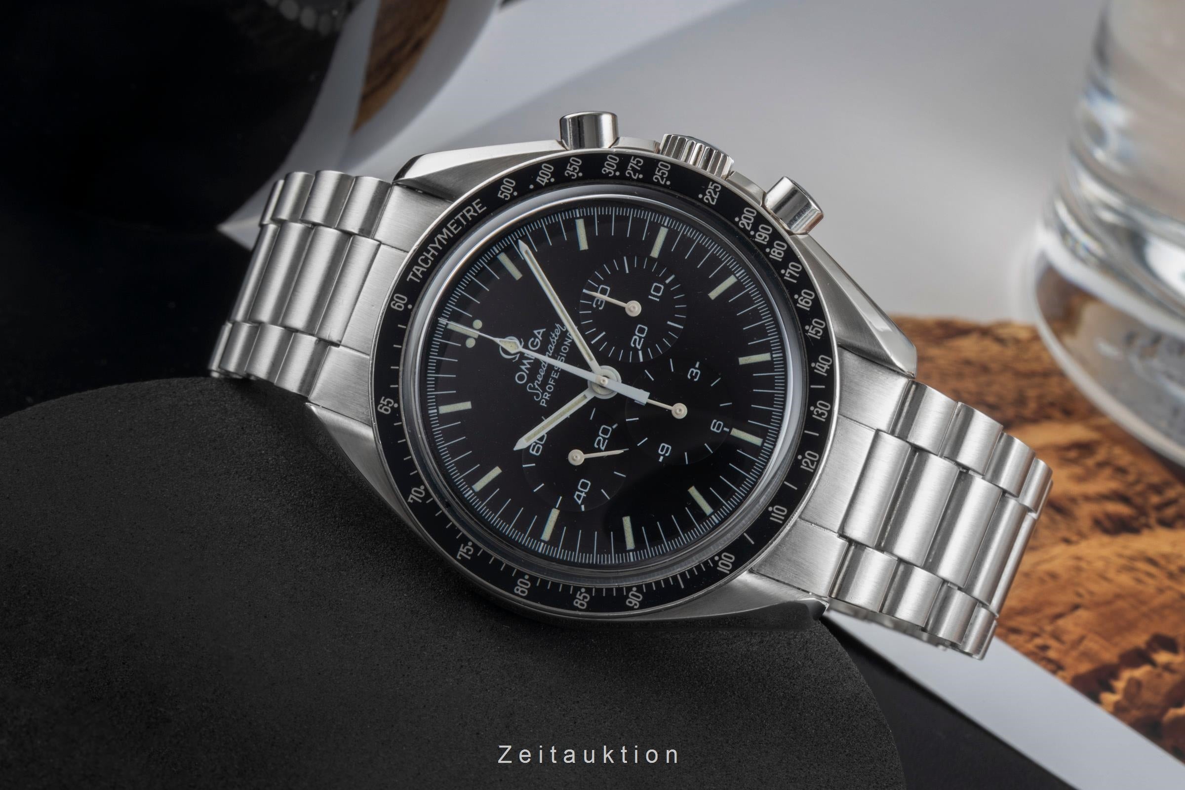 Omega Speedmaster Moonwatch chronograph steel manual winding men's watch 145.022 Vintage  [2504084]