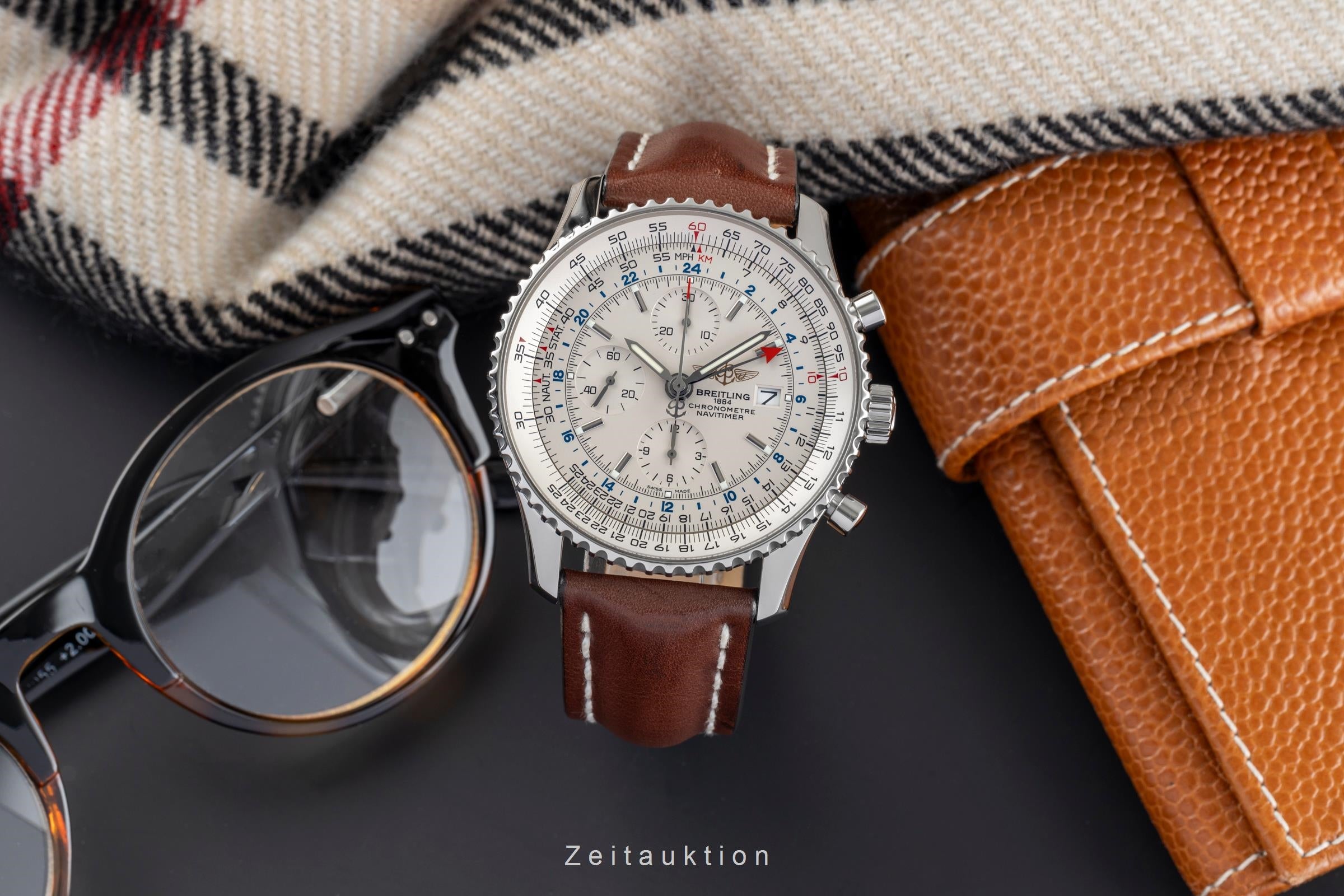 Breitling Navitimer World GMT Chronograph Automatik Ref. A24322 Box & Papiere  [2504472]