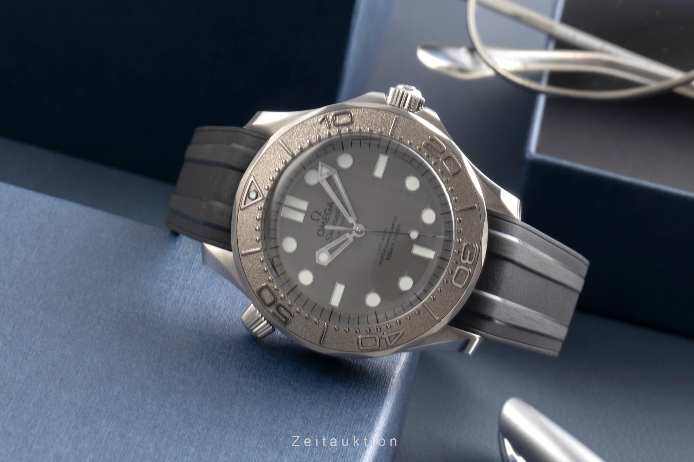 Omega Seamaster Diver Stahl / Titanlünette Ref. 210.32.42.20.06.002 B&P 2025 [2504544]