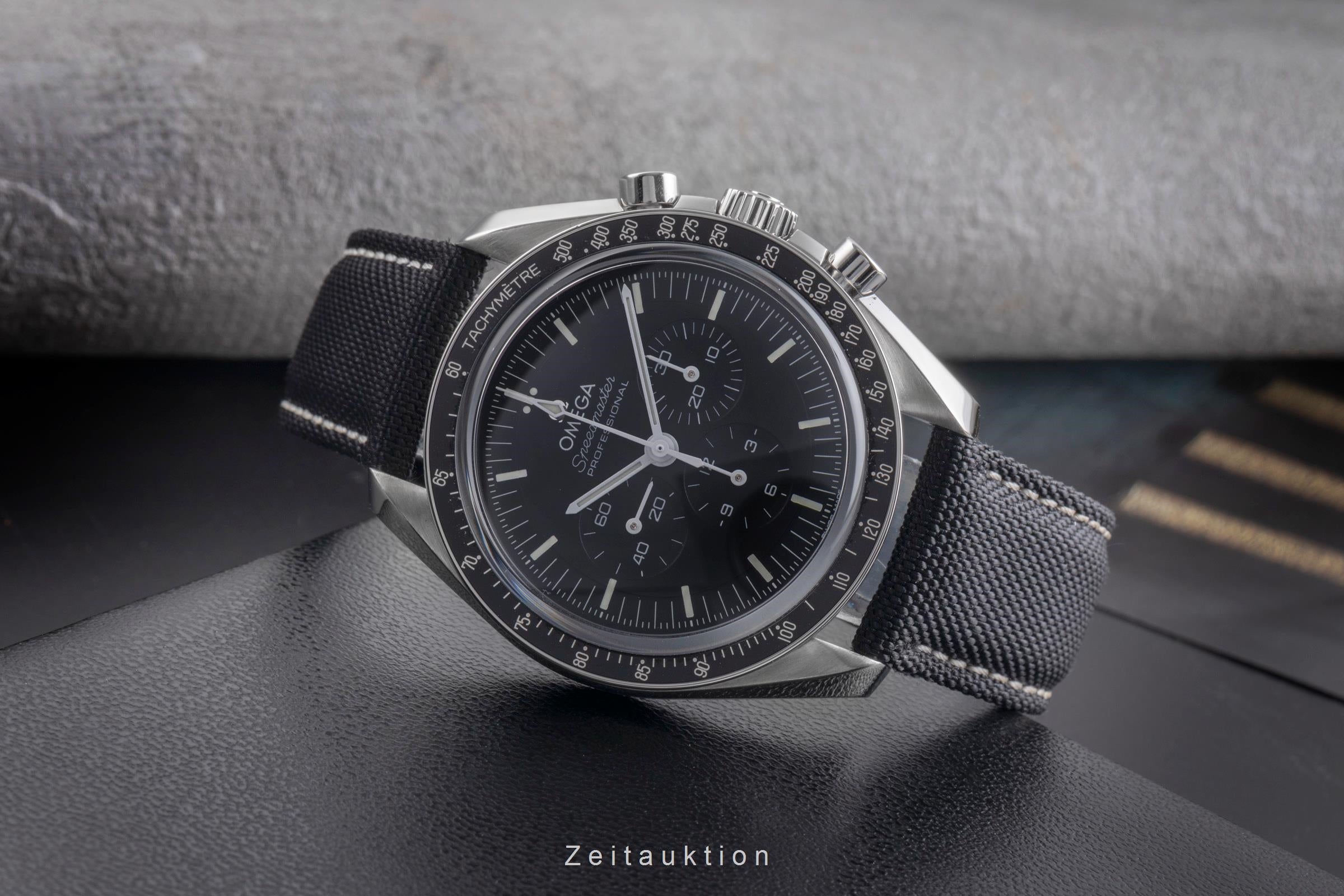 Omega Speedmaster Moonwatch chronograph steel manual winding men's watch 310.32.42.50.01.002 LP: 8300EUR  [2504647]