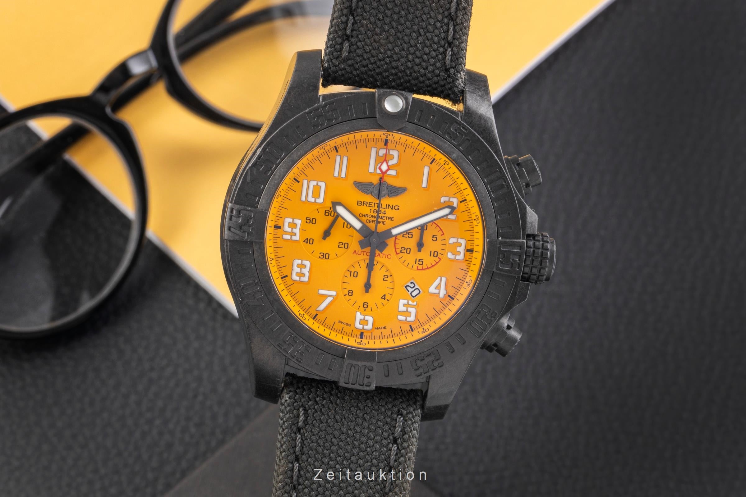 Breitling Avenger chronograph breitlight automatic Kal. B01 Ref