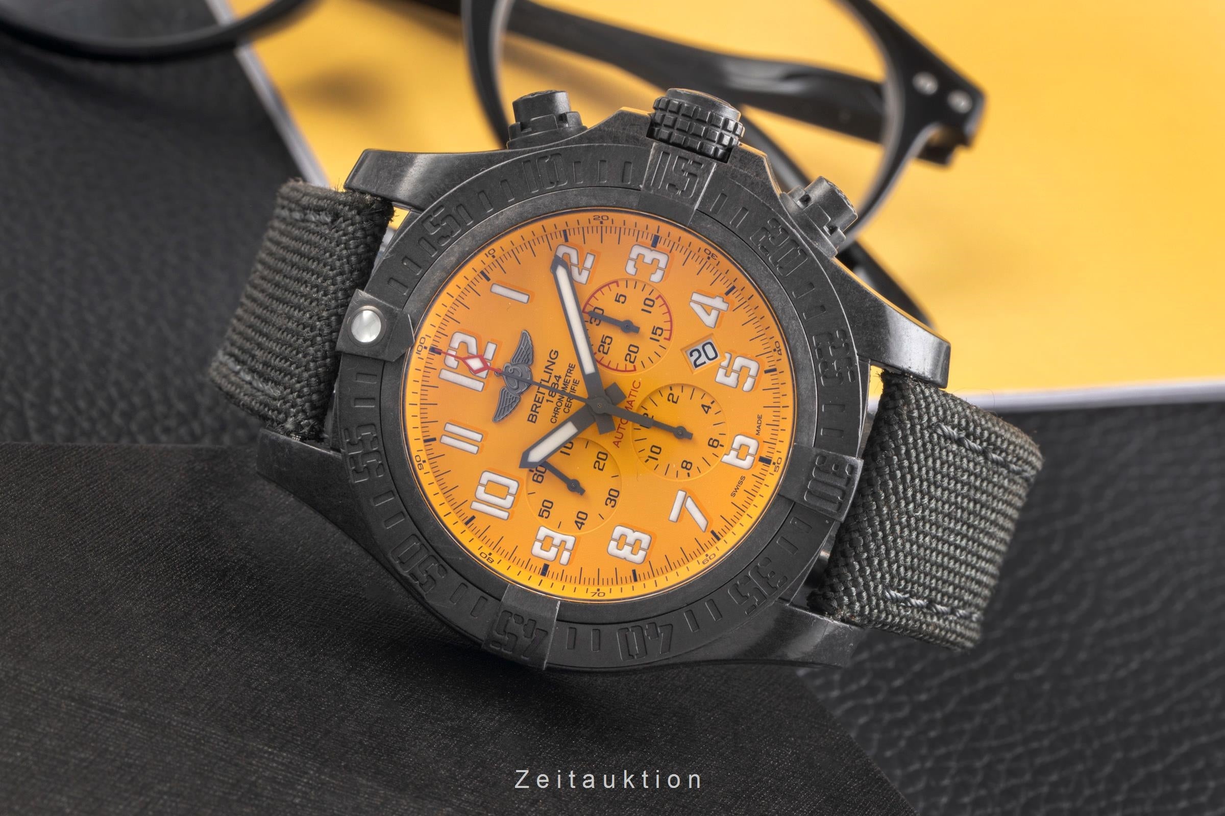 Breitling Avenger chronograph breitlight automatic Kal. B01 Ref
