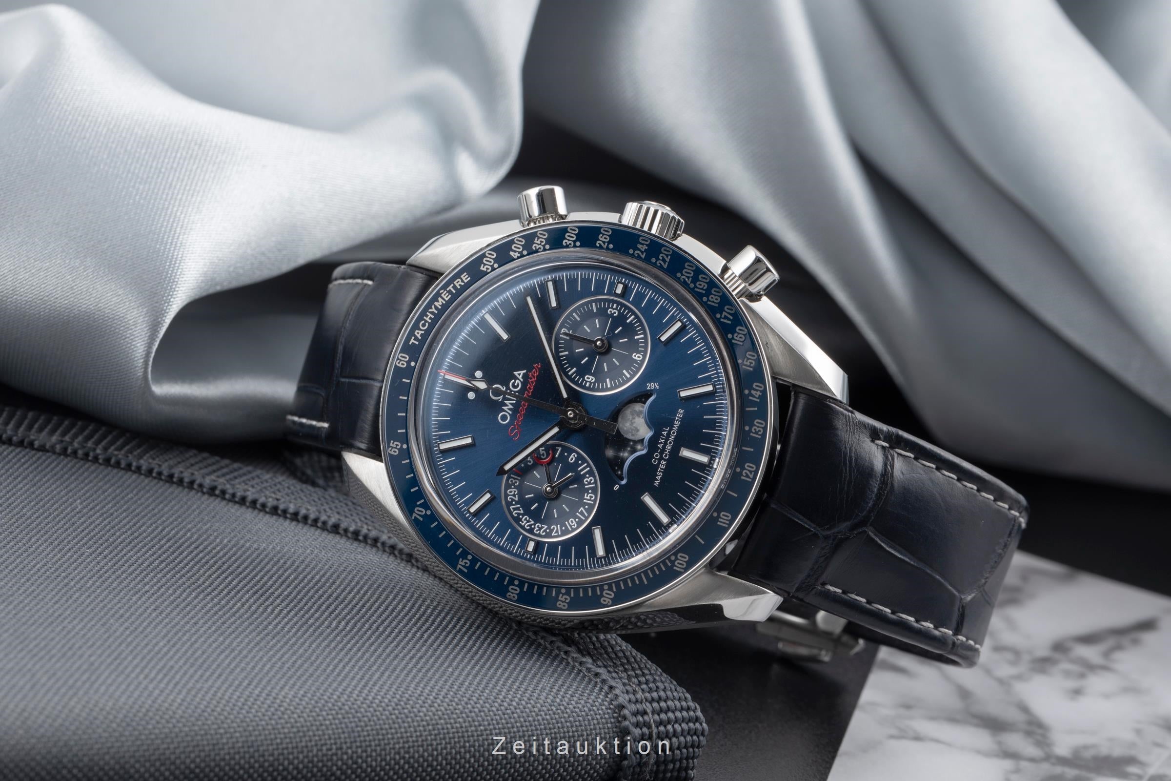 Omega Speedmaster chronograph steel automatic Kal. 9904 Ref