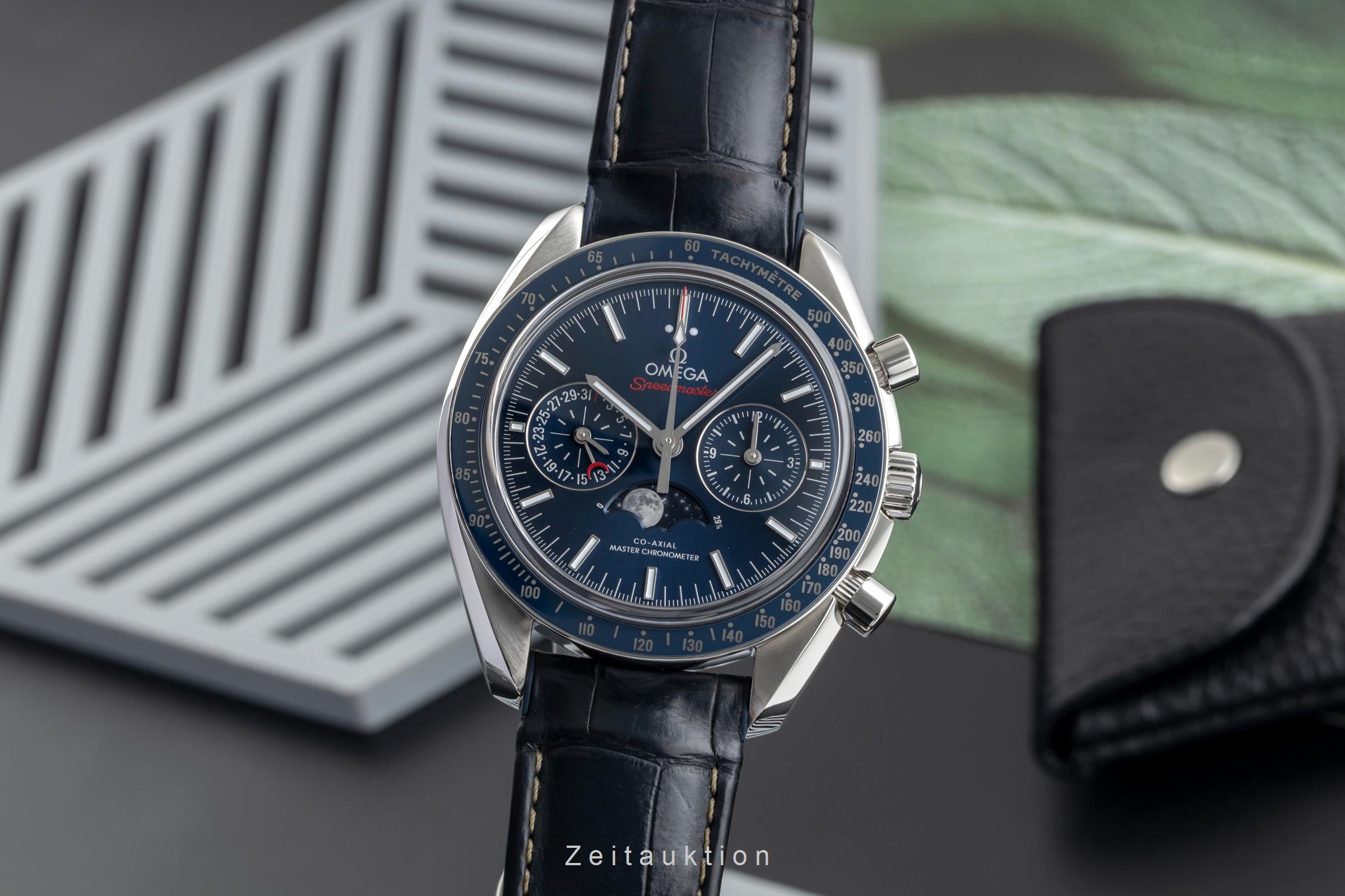 Omega Speedmaster chronograph steel automatic men's watch 304.33.44.52.03.001 LP: 12200EUR  [2504721]
