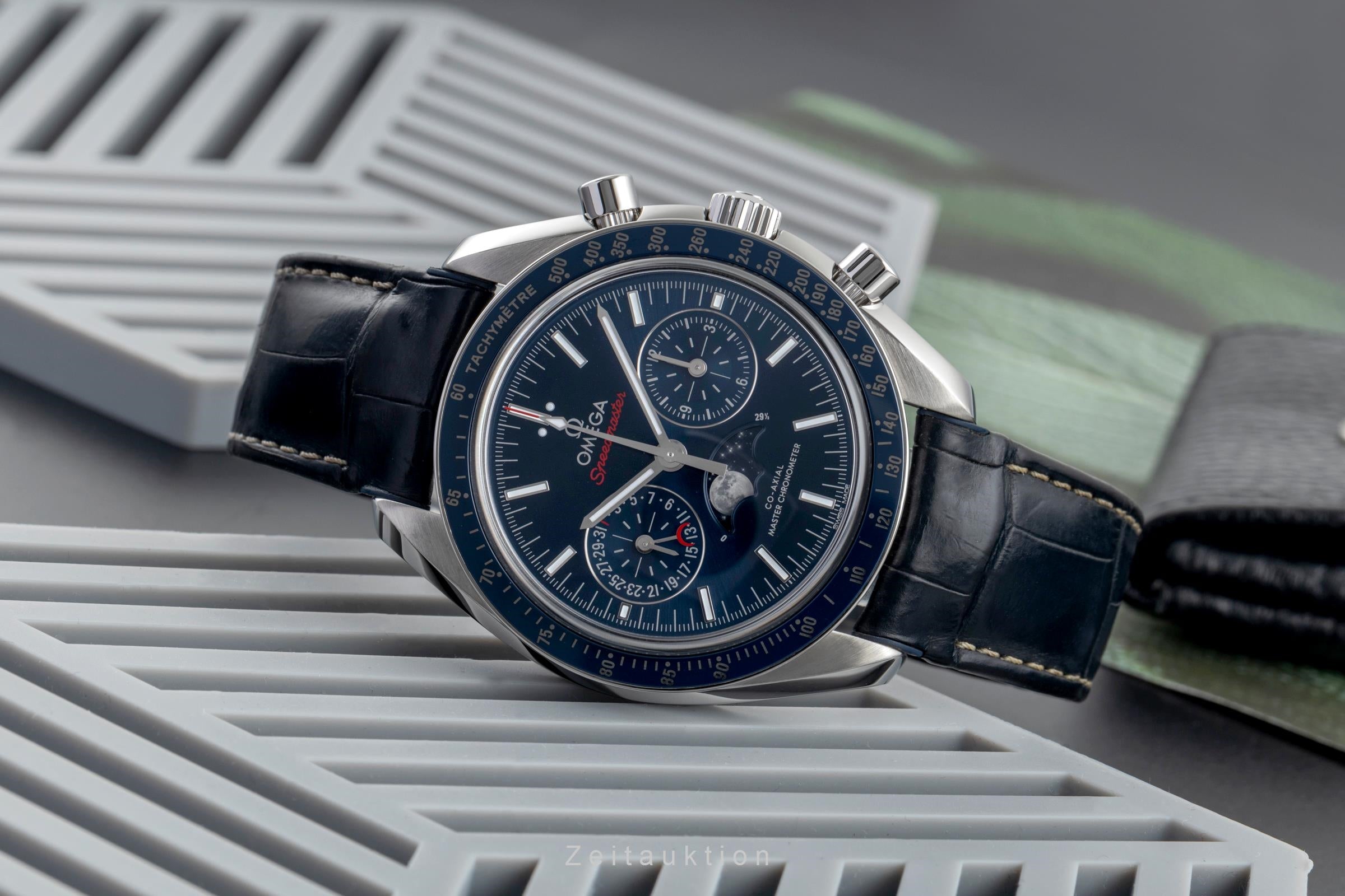 Omega Speedmaster chronograph steel automatic men's watch 304.33.44.52.03.001 LP: 12200EUR  [2504721]
