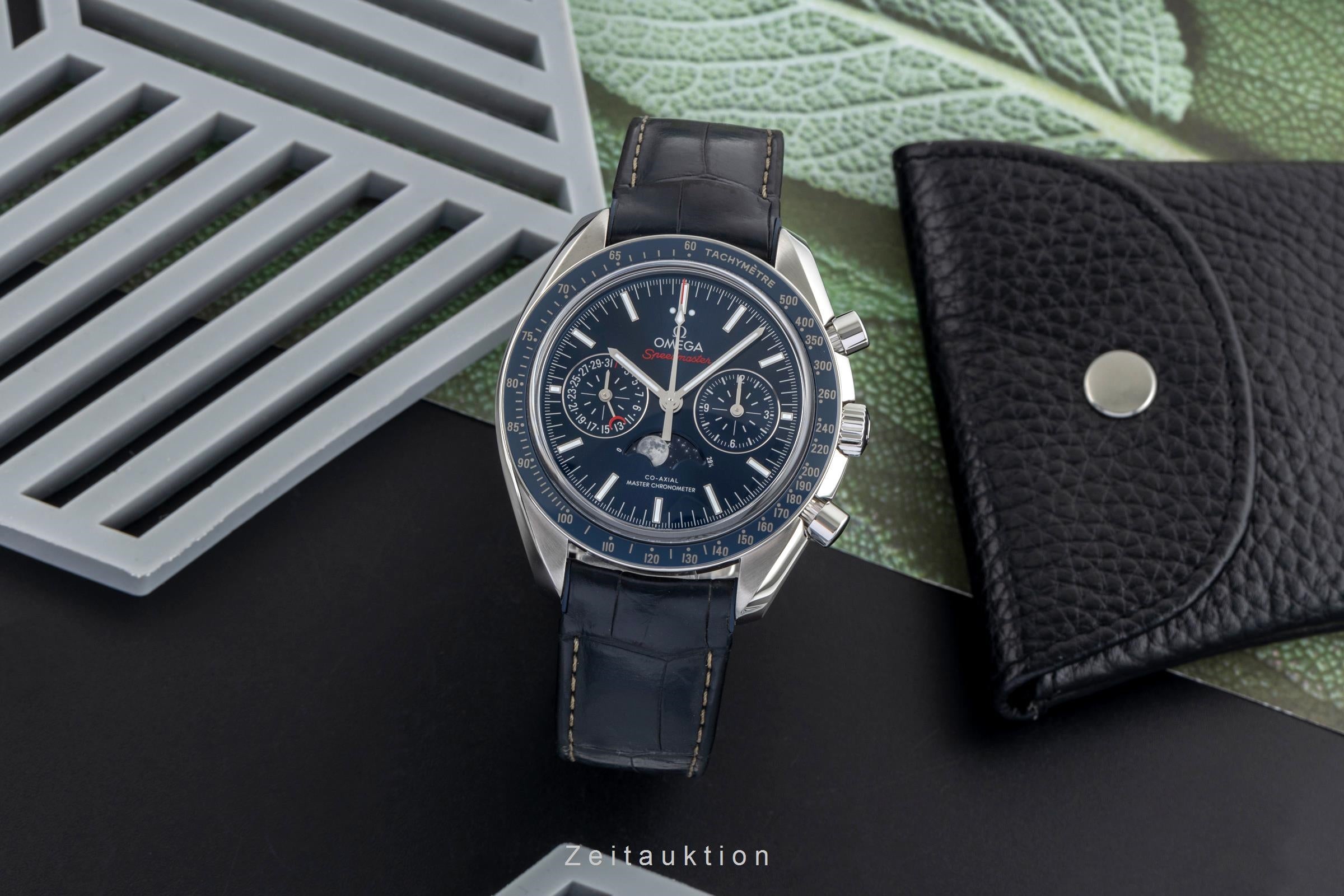 Omega Speedmaster chronograph steel automatic men's watch 304.33.44.52.03.001 LP: 12200EUR  [2504721]