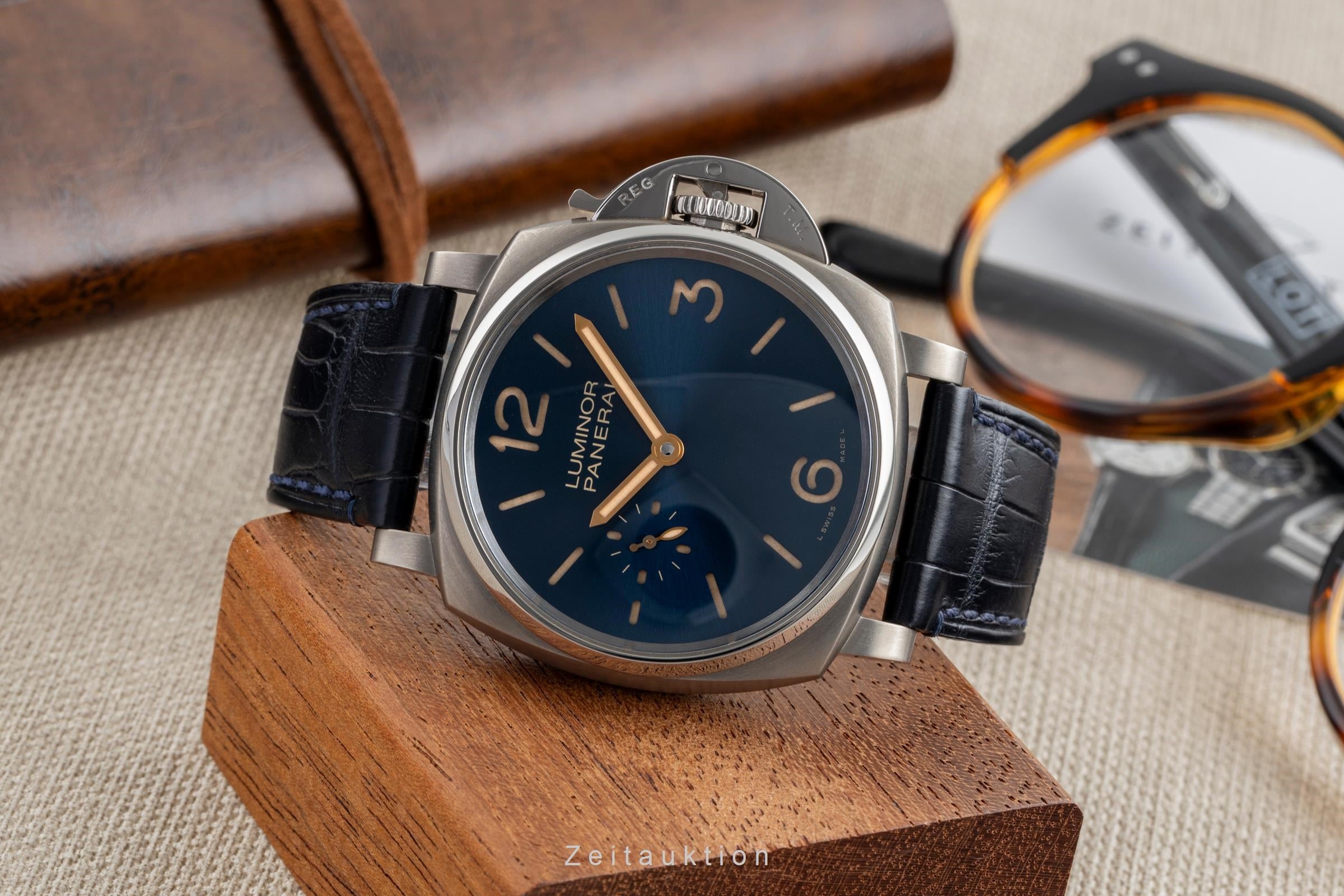 Panerai Luminor  titanium manual winding men's watch PAM00728  [2504729]