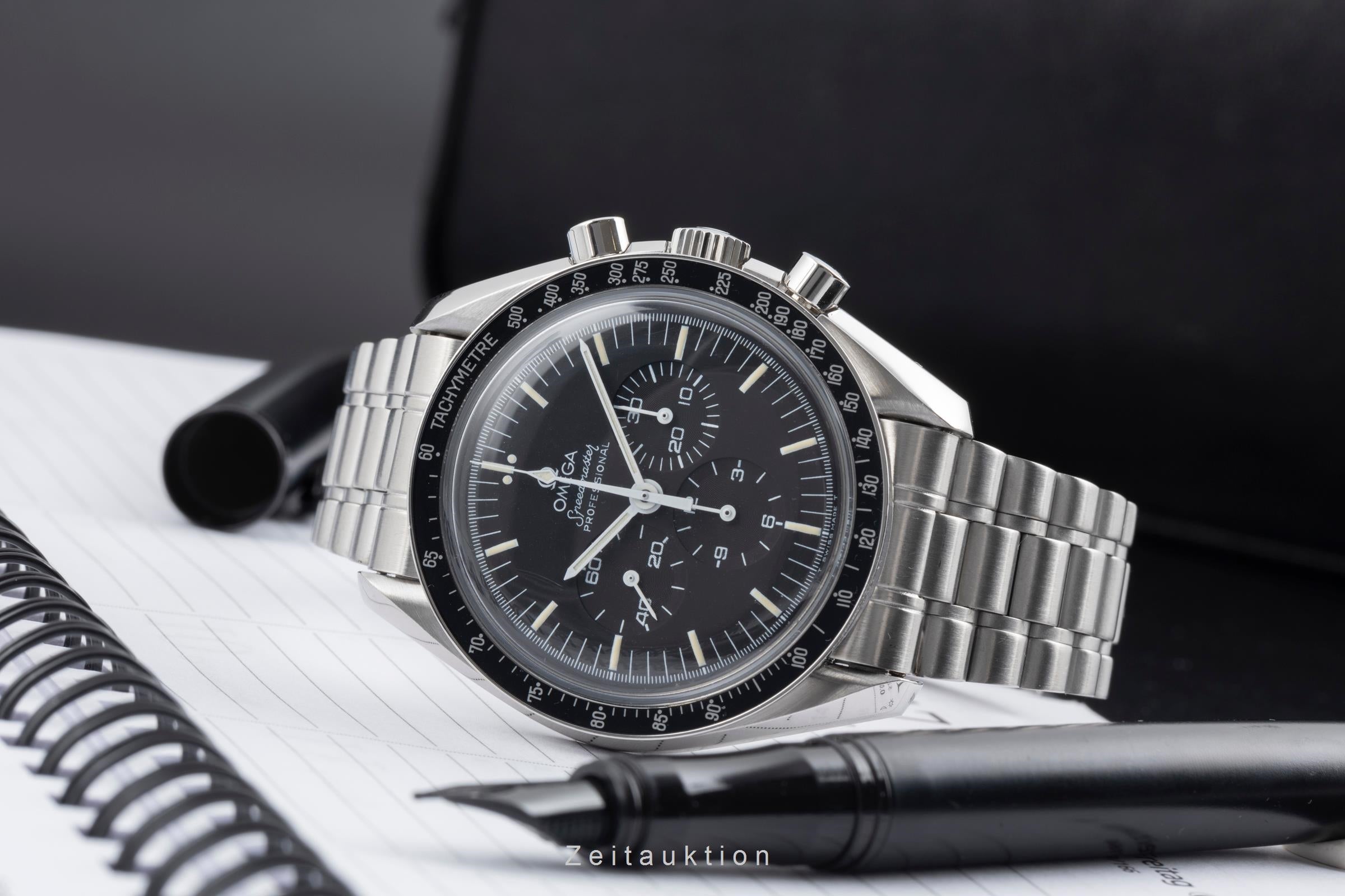 Omega Speedmaster Moonwatch chronograph steel manual winding men's watch 3890.50.00    145.022 LP: 7600EUR  [2504892]