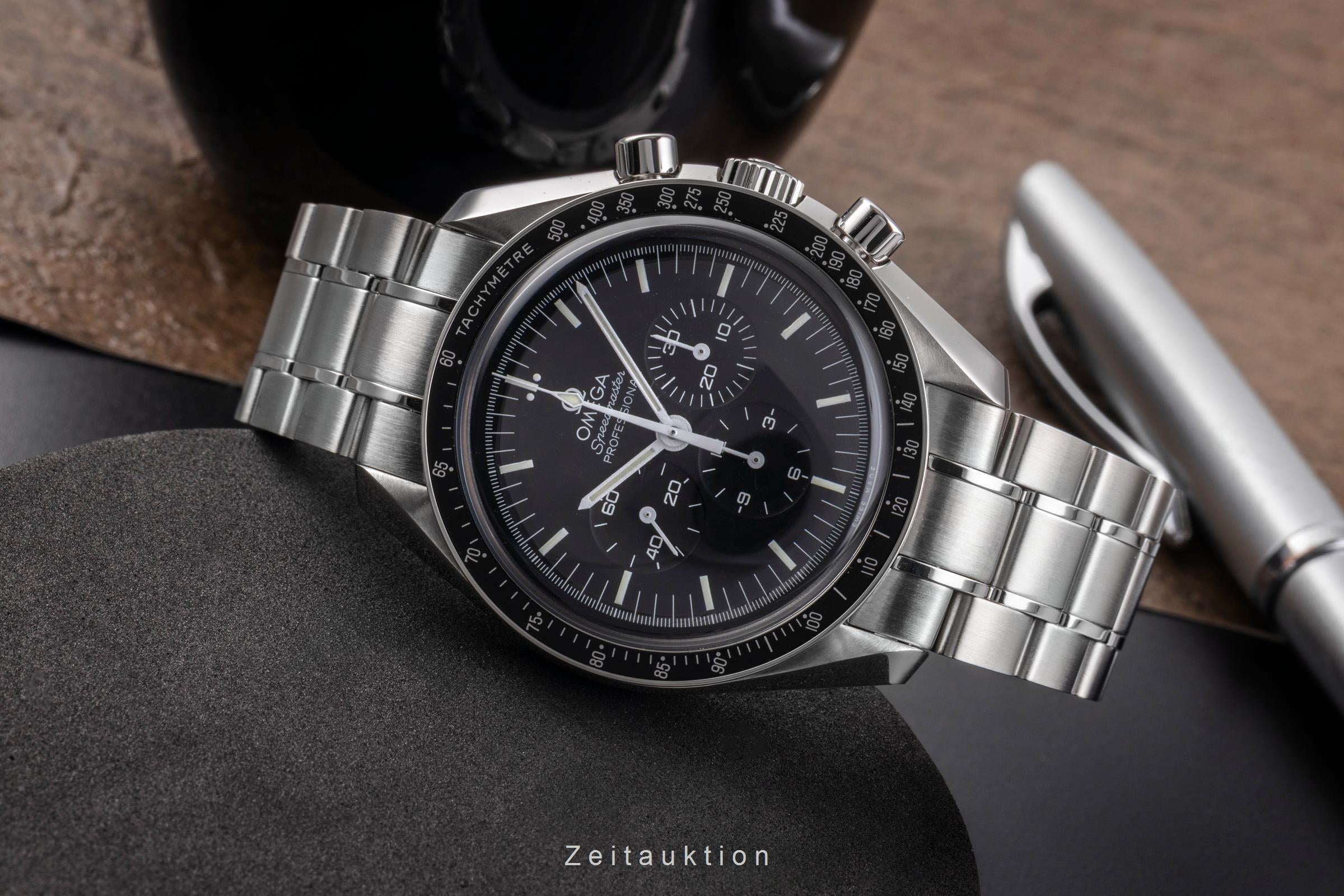 Omega Speedmaster Moonwatch chronograph steel manual winding men's watch 311.30.42.30.01.005 LP: 7600EUR  [2504975]
